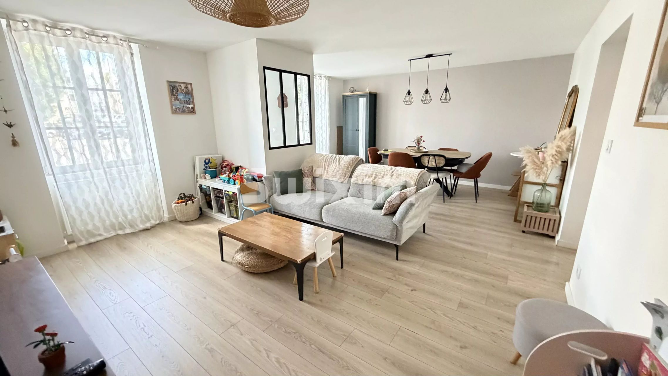 house 6 Rooms for sale on Dole (39100)