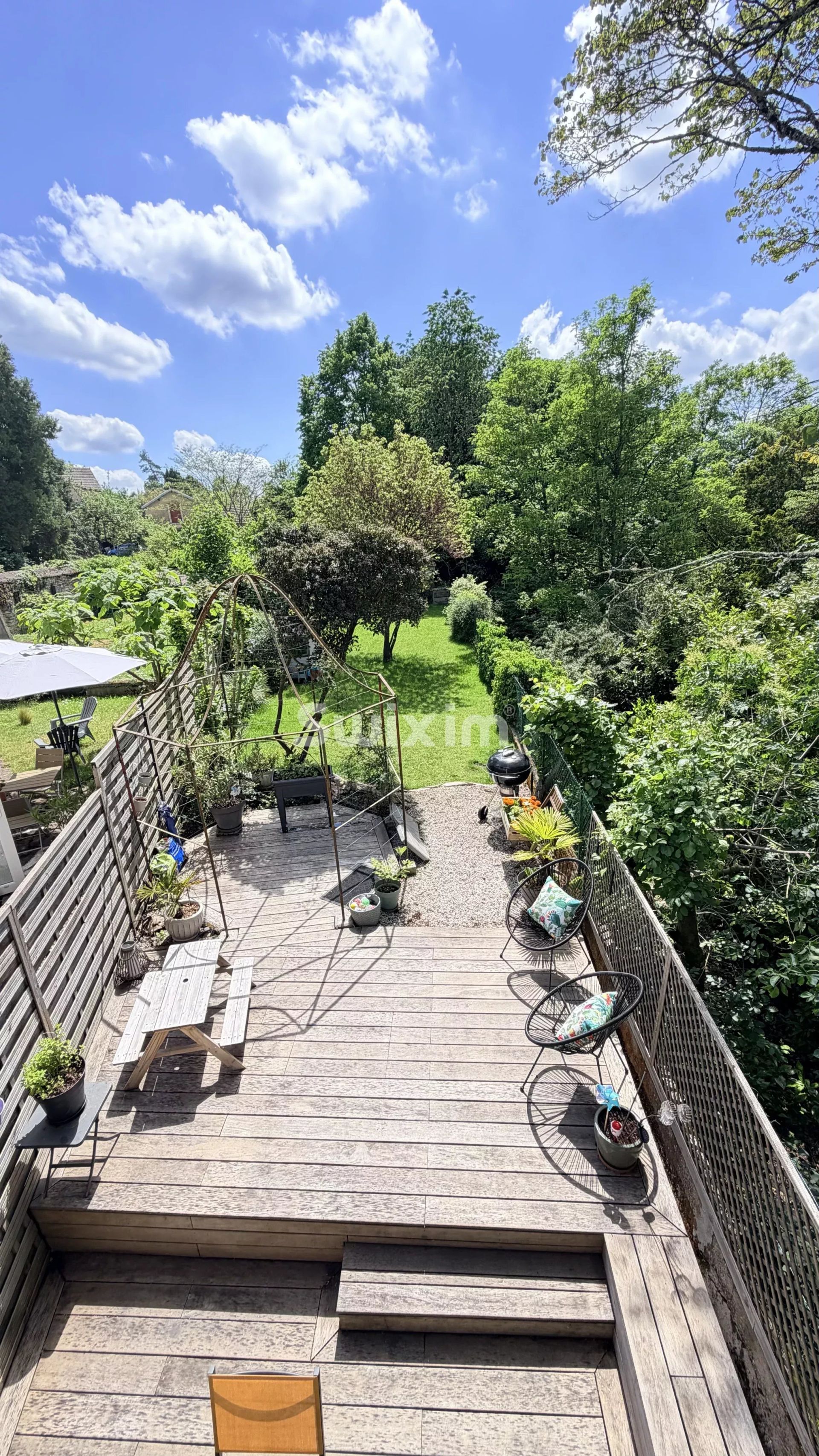 house 6 Rooms for sale on Dole (39100)
