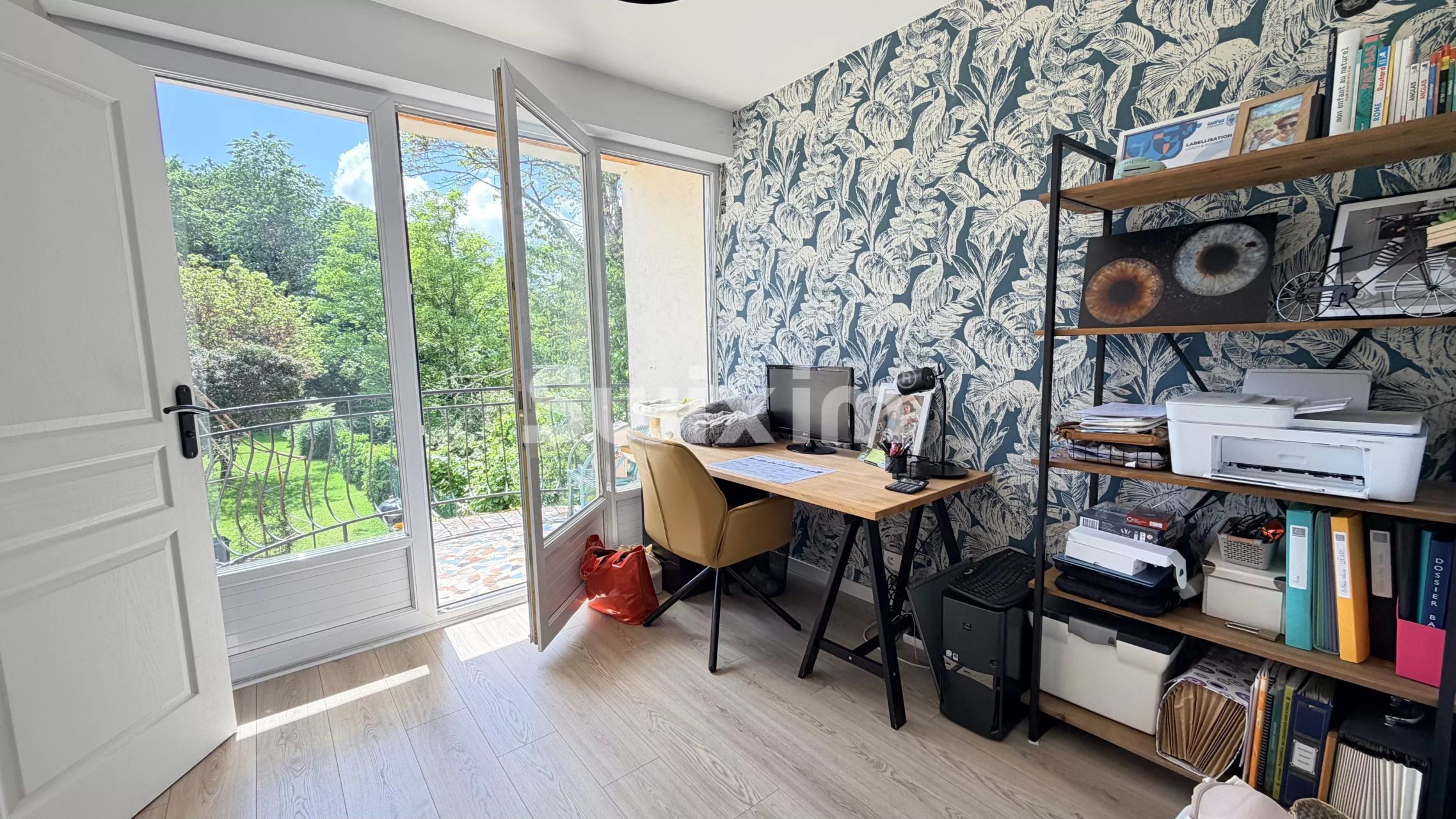 house 6 Rooms for sale on Dole (39100)