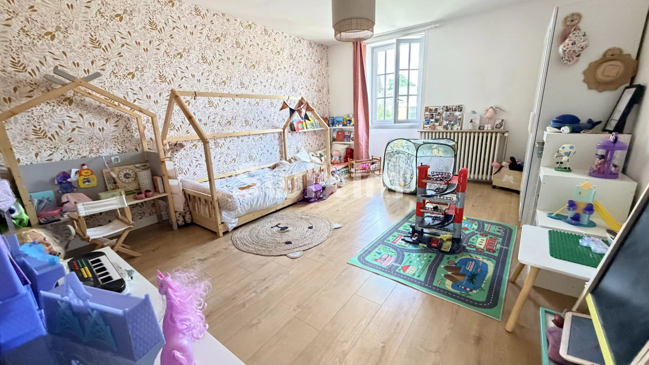 house 6 Rooms for sale on Dole (39100)