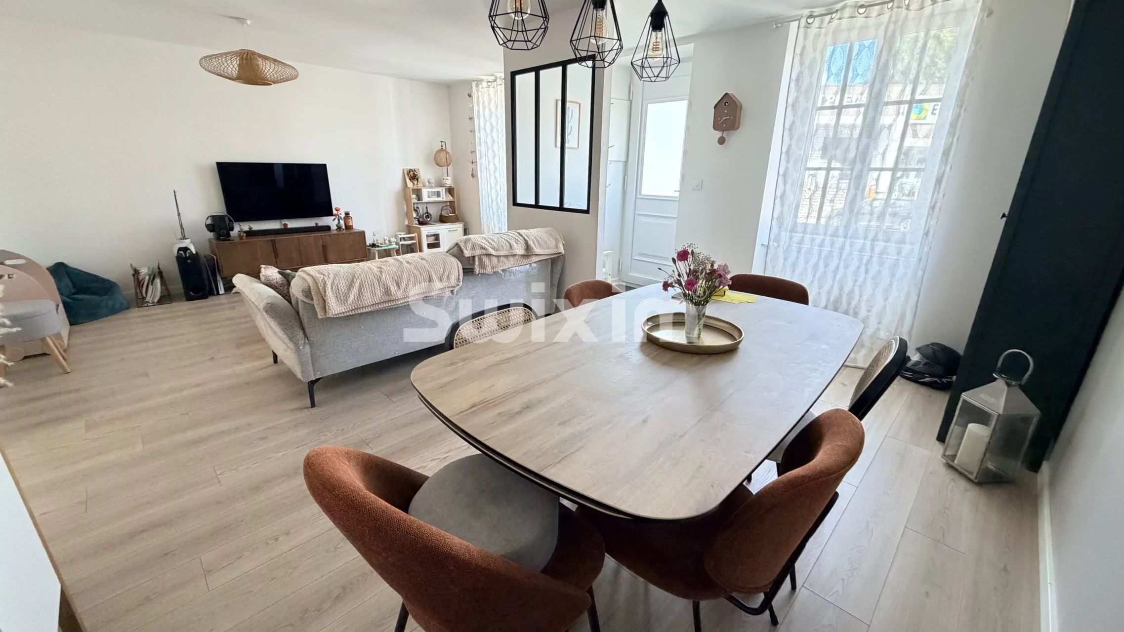 house 6 Rooms for sale on Dole (39100)