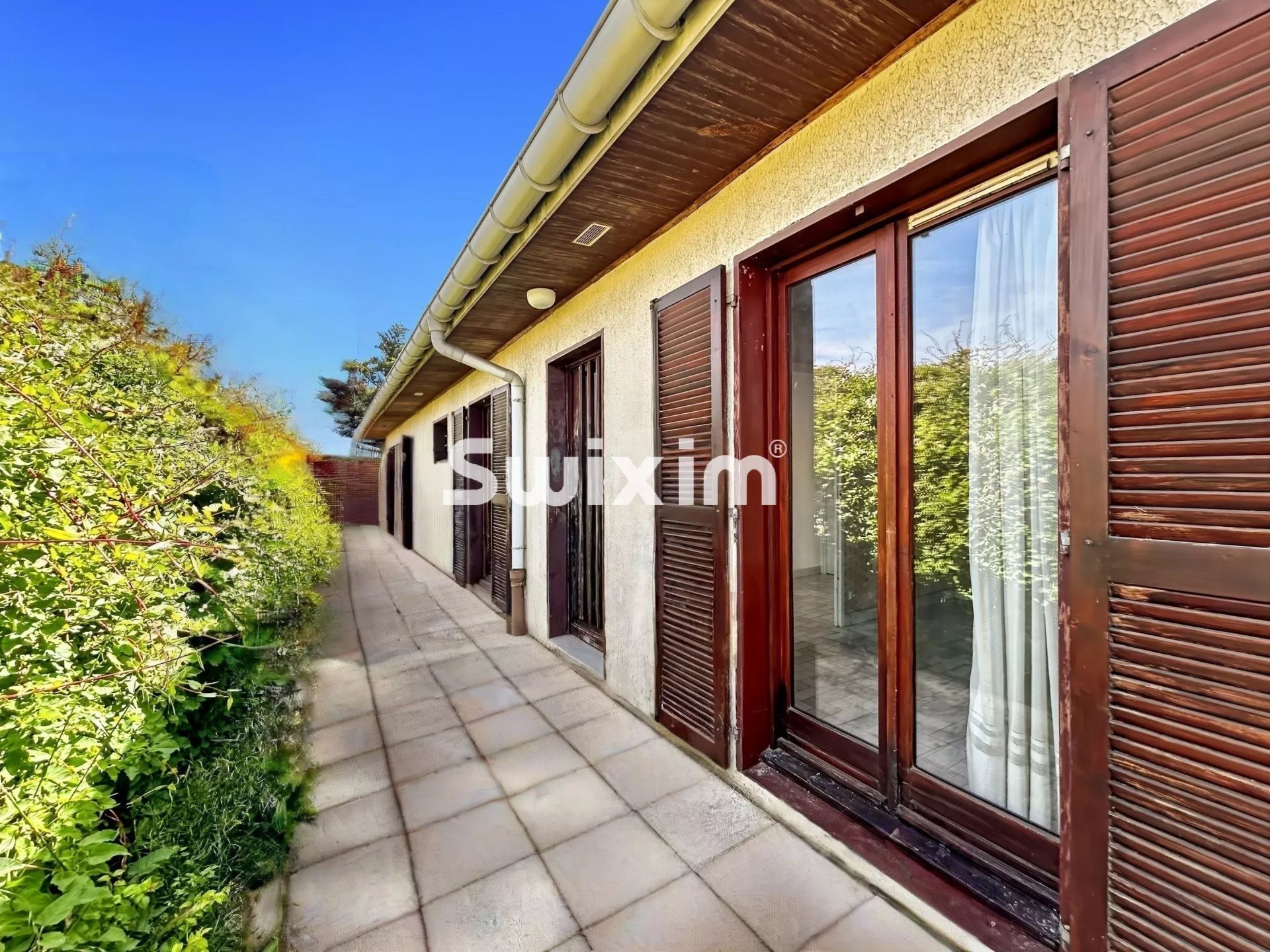 house 6 Rooms for sale on Pierrelatte (26700)