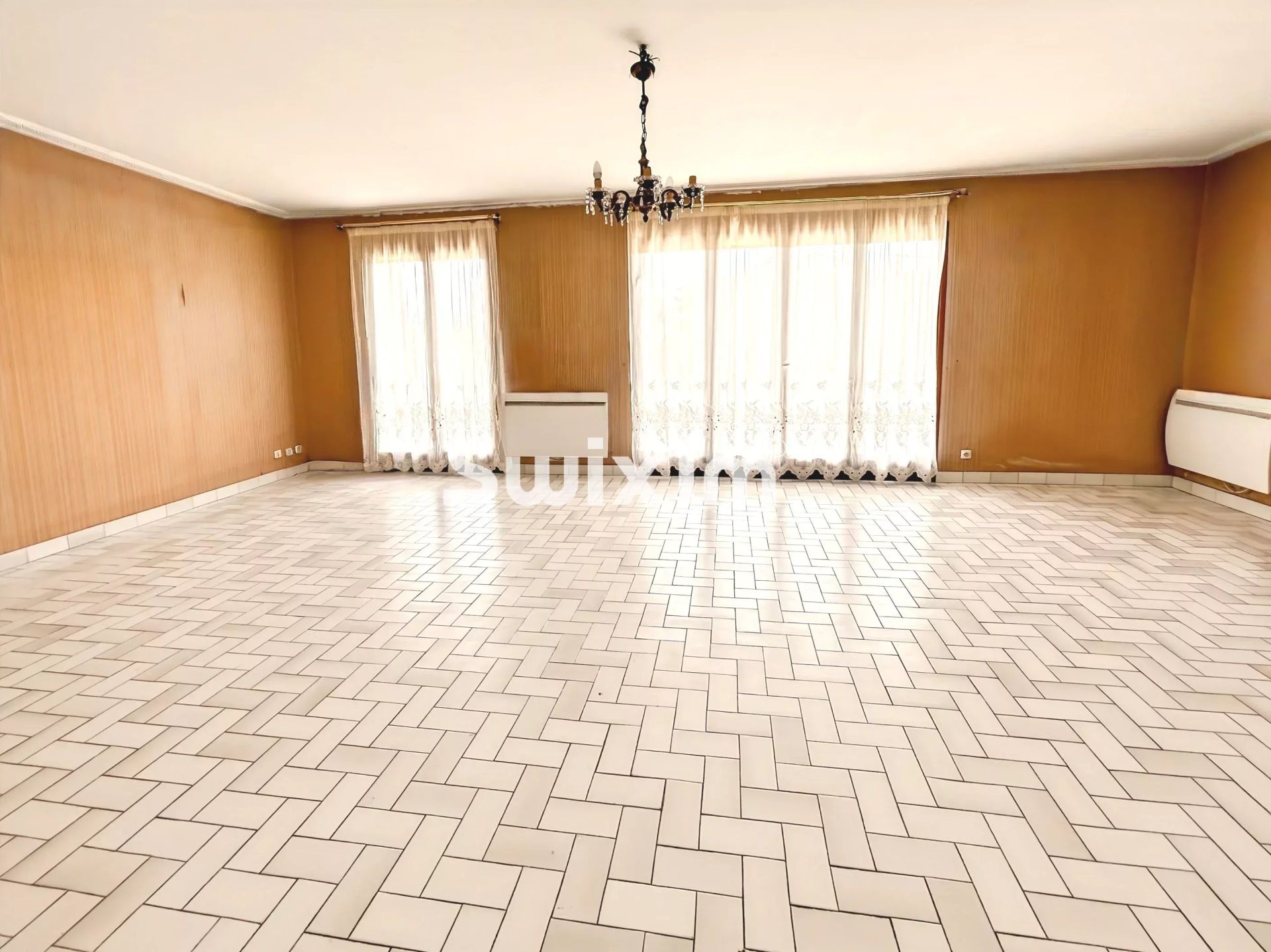 house 6 Rooms for sale on Pierrelatte (26700)