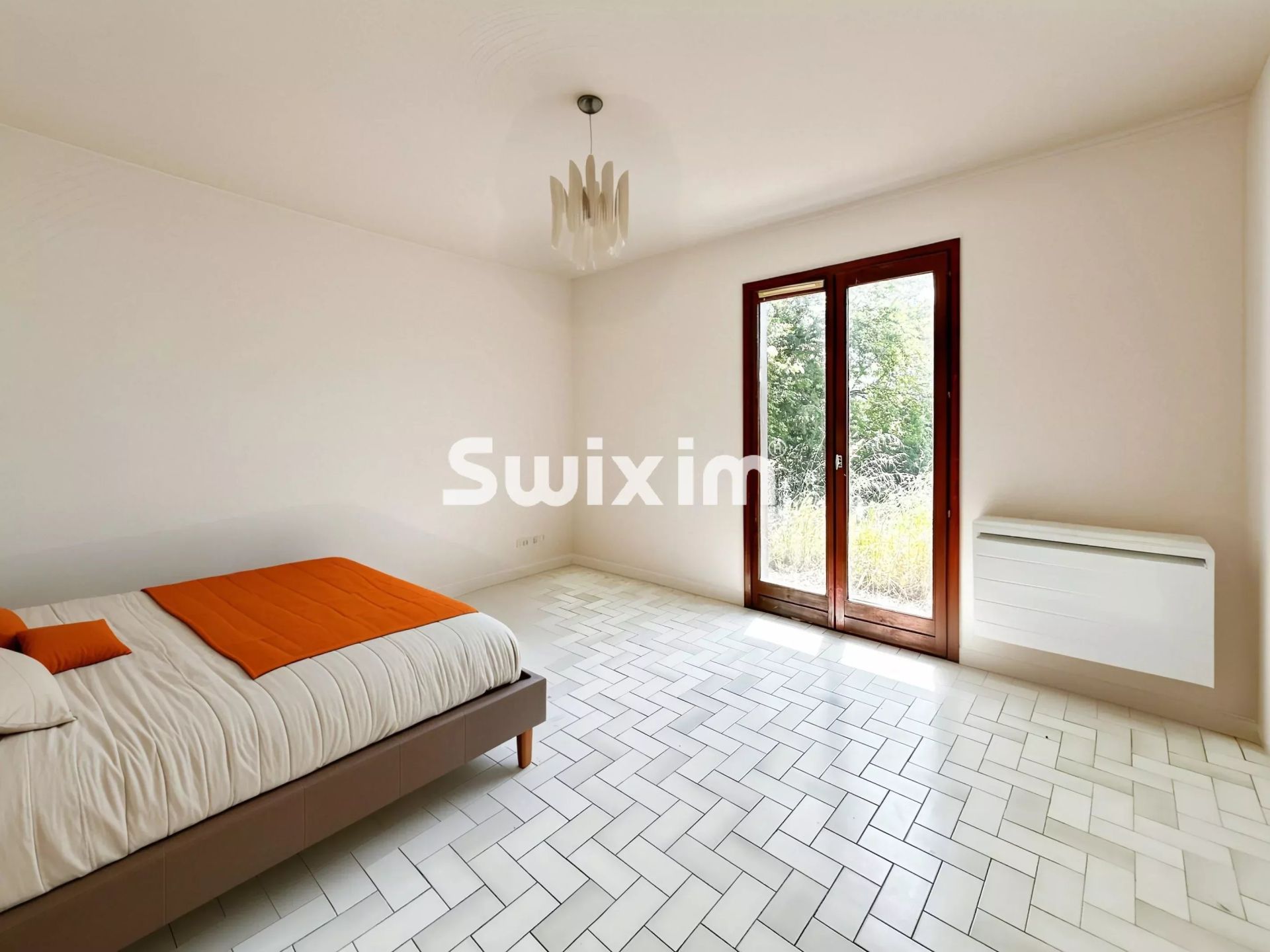 house 6 Rooms for sale on Pierrelatte (26700)