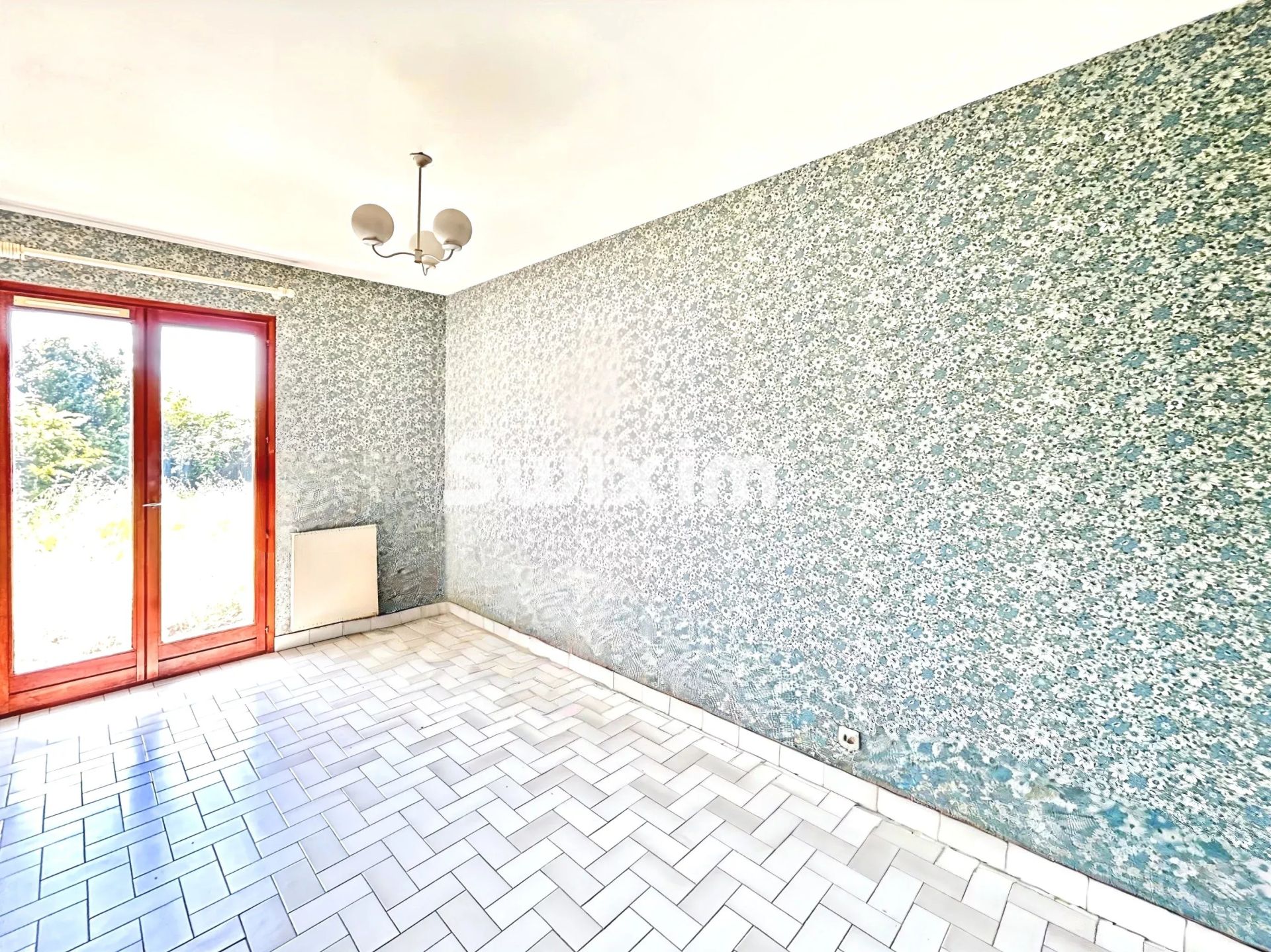 house 6 Rooms for sale on Pierrelatte (26700)