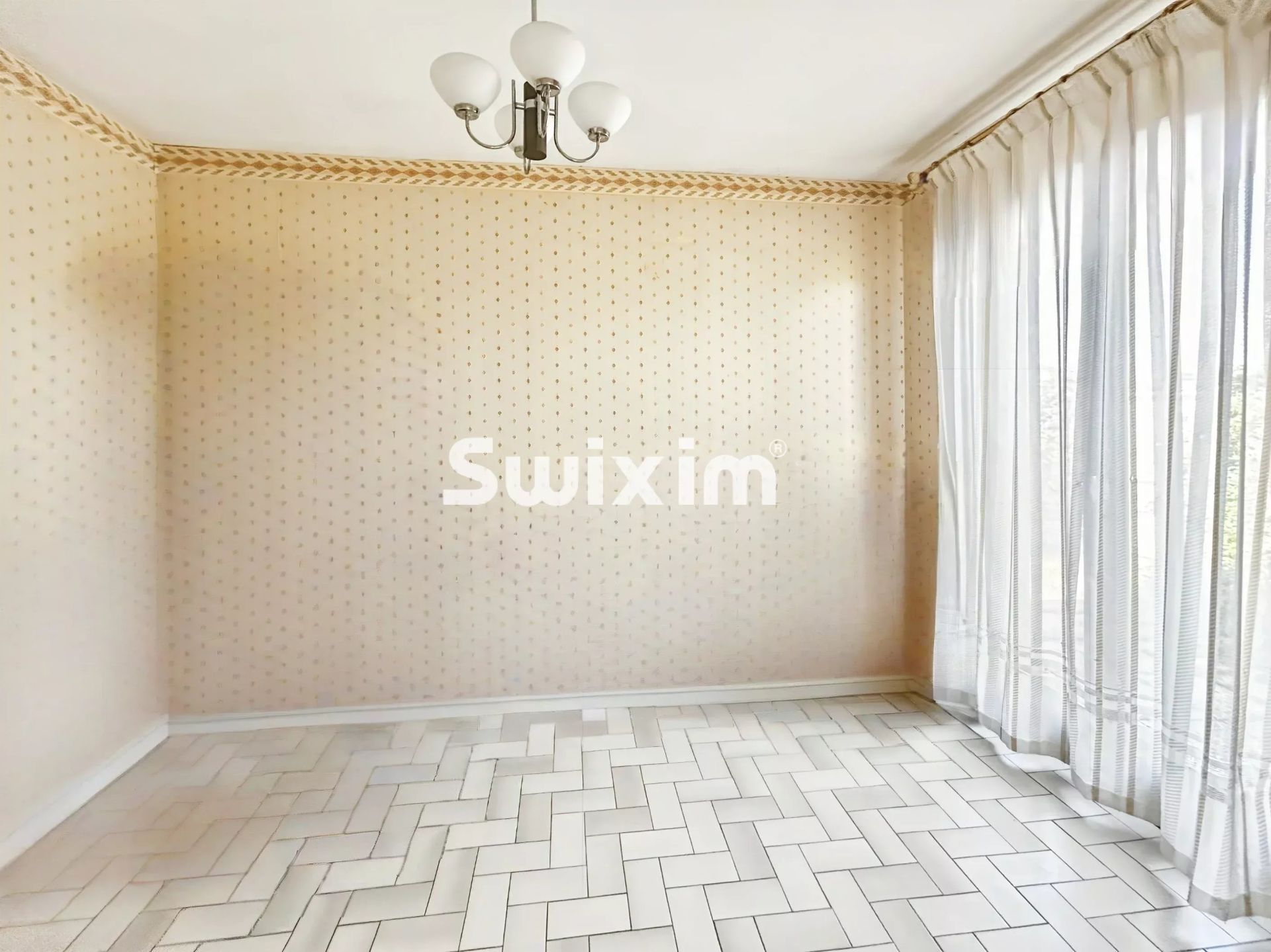 house 6 Rooms for sale on Pierrelatte (26700)