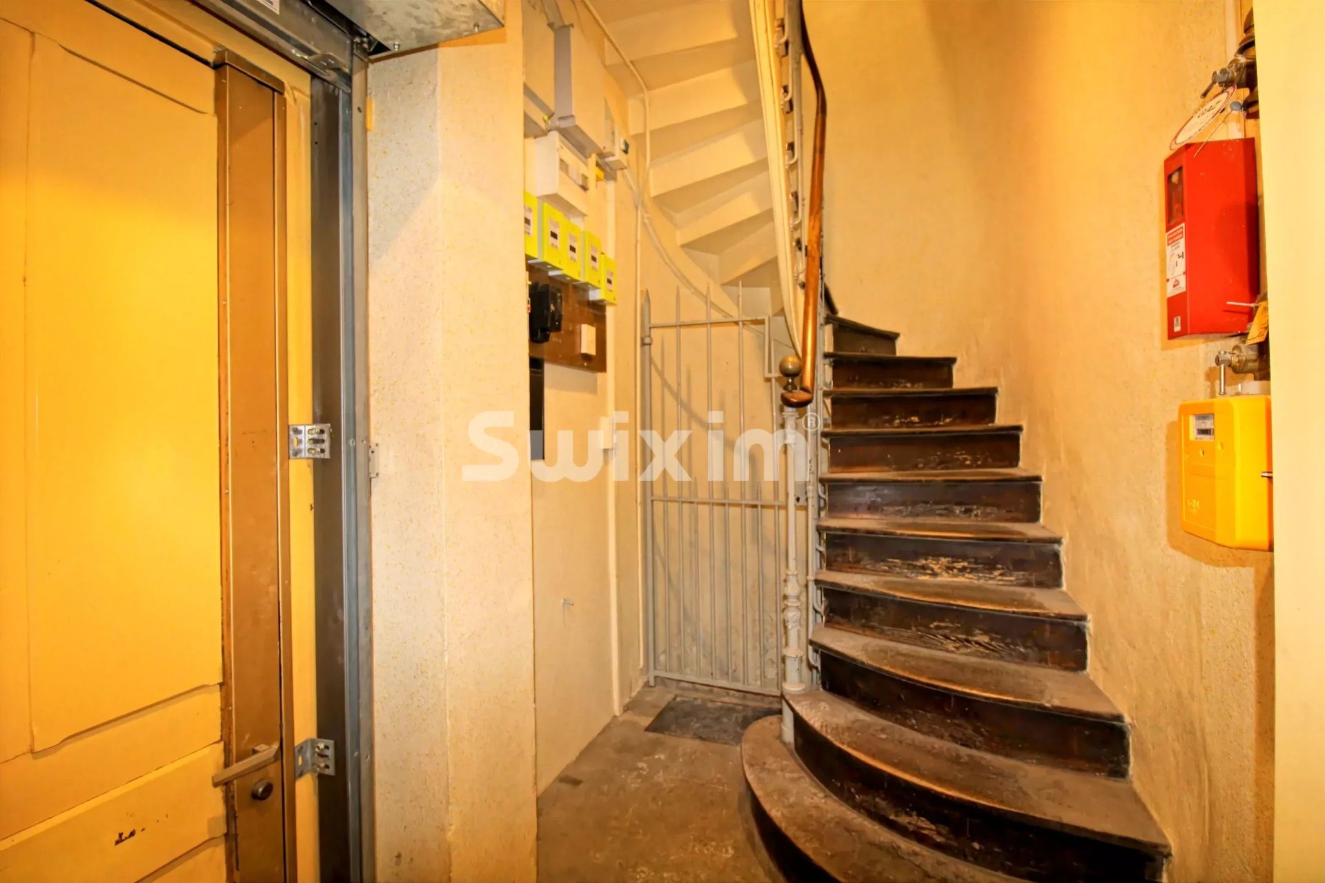 edificio 8 Salas en venta en Saint-Claude (39200)