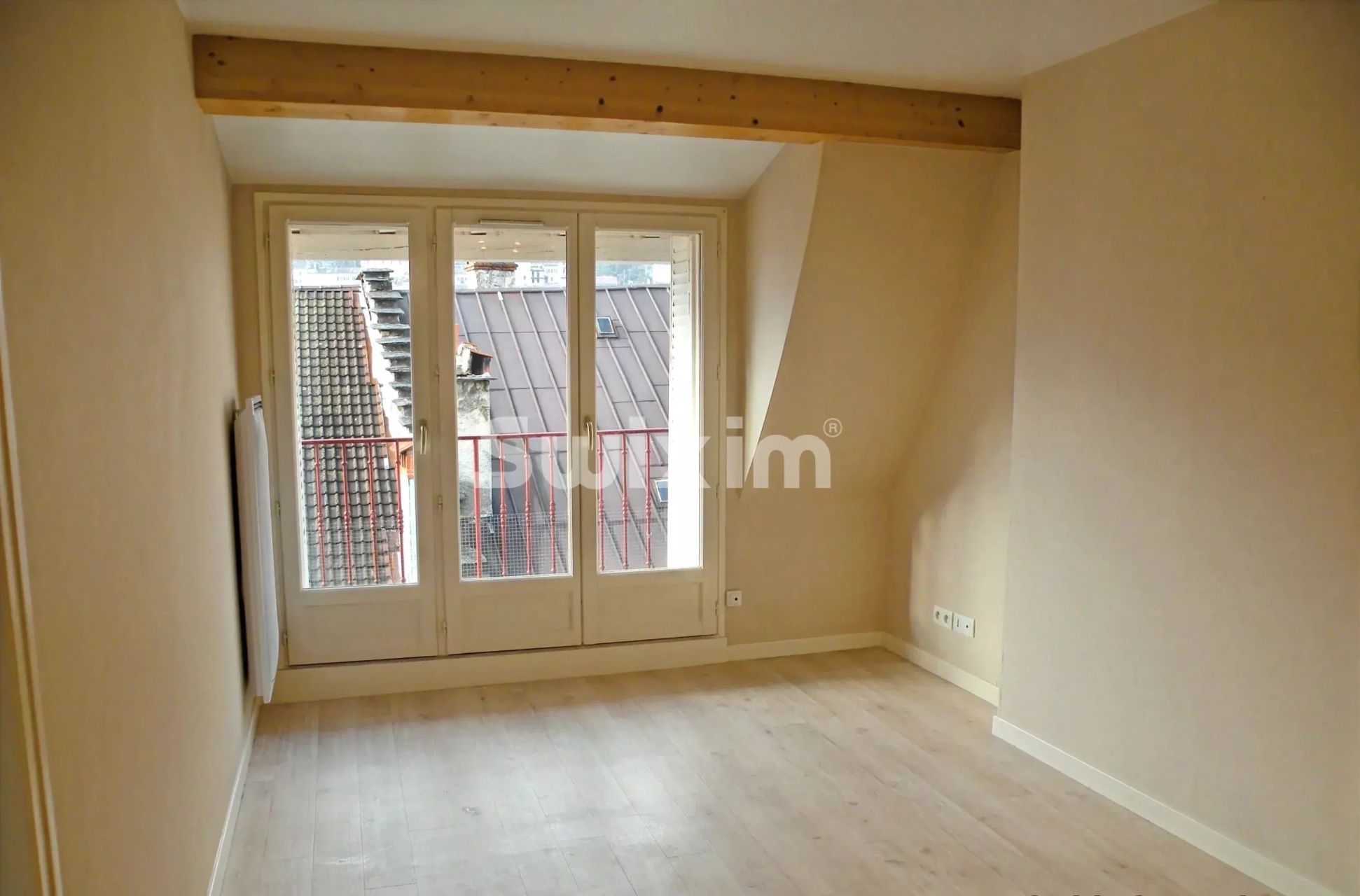 edificio 8 Salas en venta en Saint-Claude (39200)