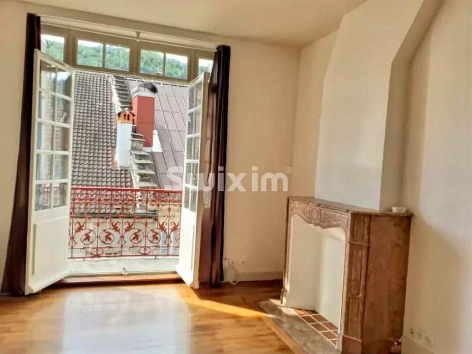 edificio 8 Salas en venta en Saint-Claude (39200)