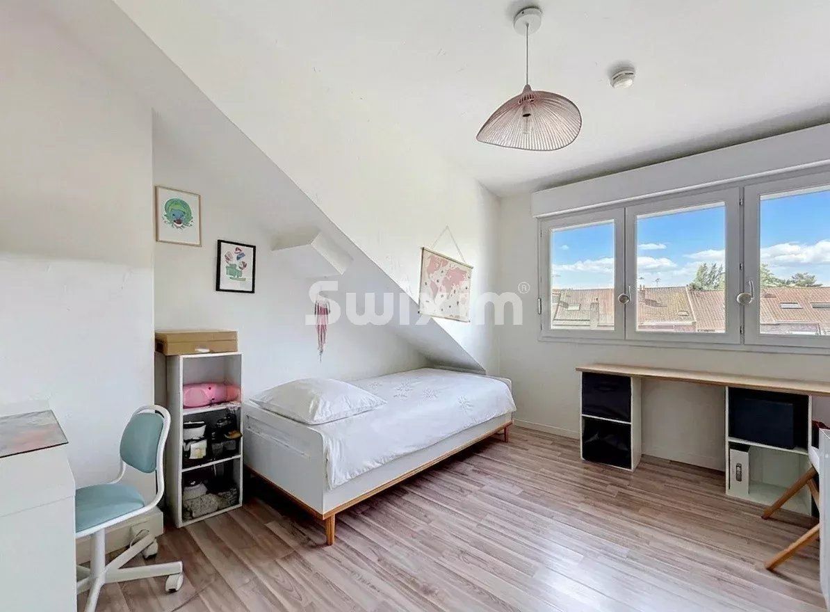 house 5 Rooms for sale on Villeneuve-d'Ascq (59650)