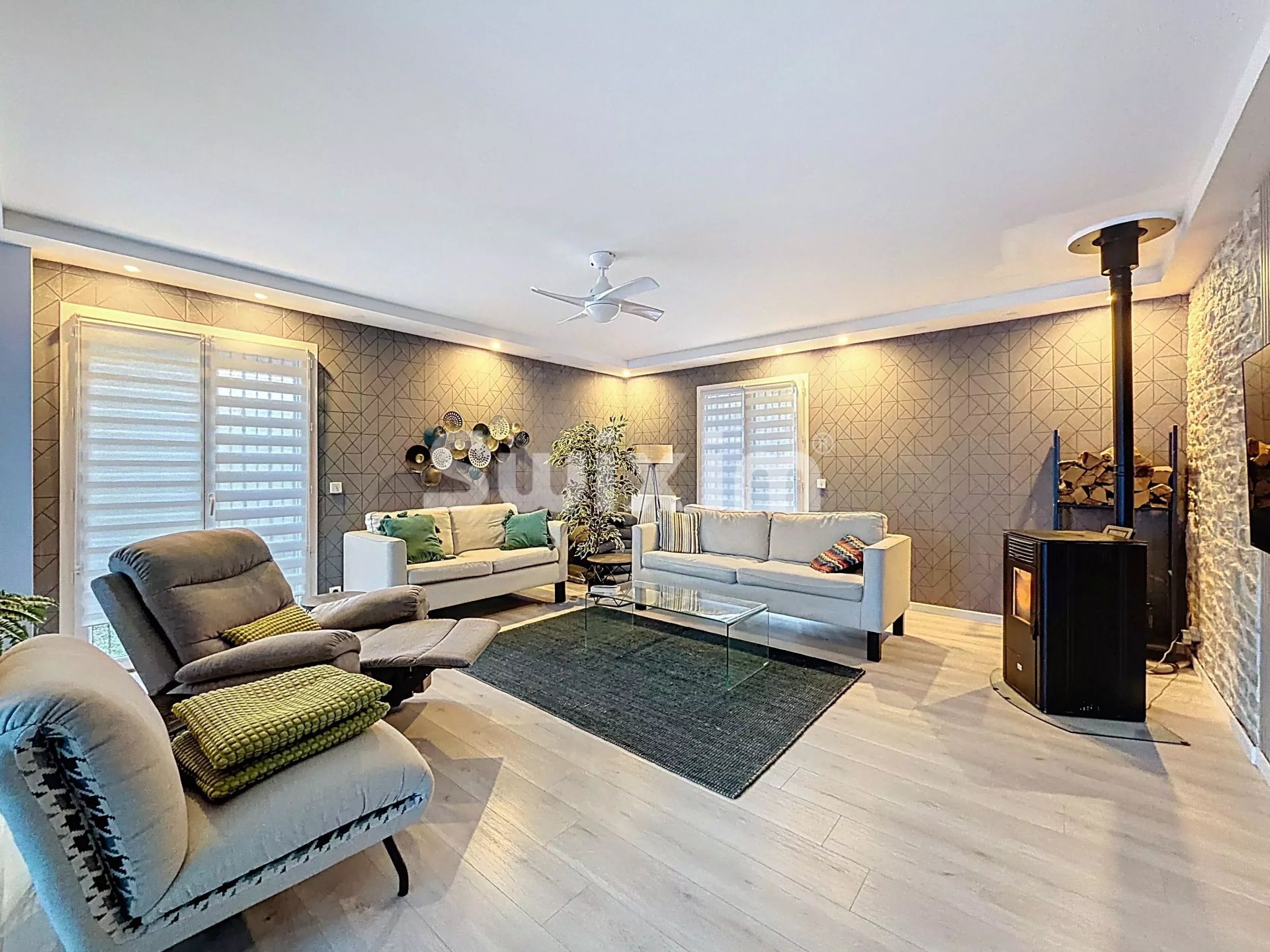 house 5 Rooms for sale on Sergy (01630)
