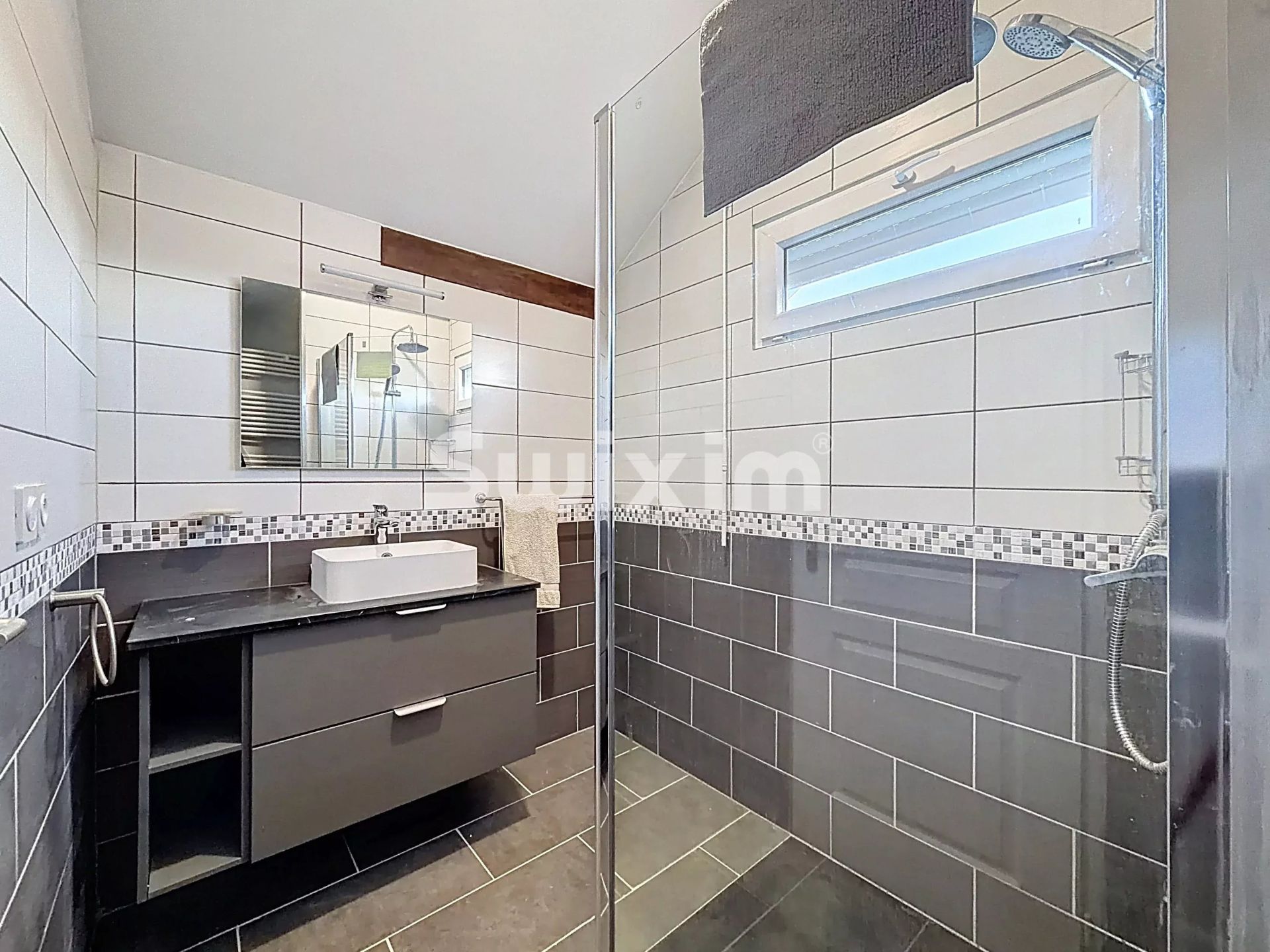house 5 Rooms for sale on Sergy (01630)