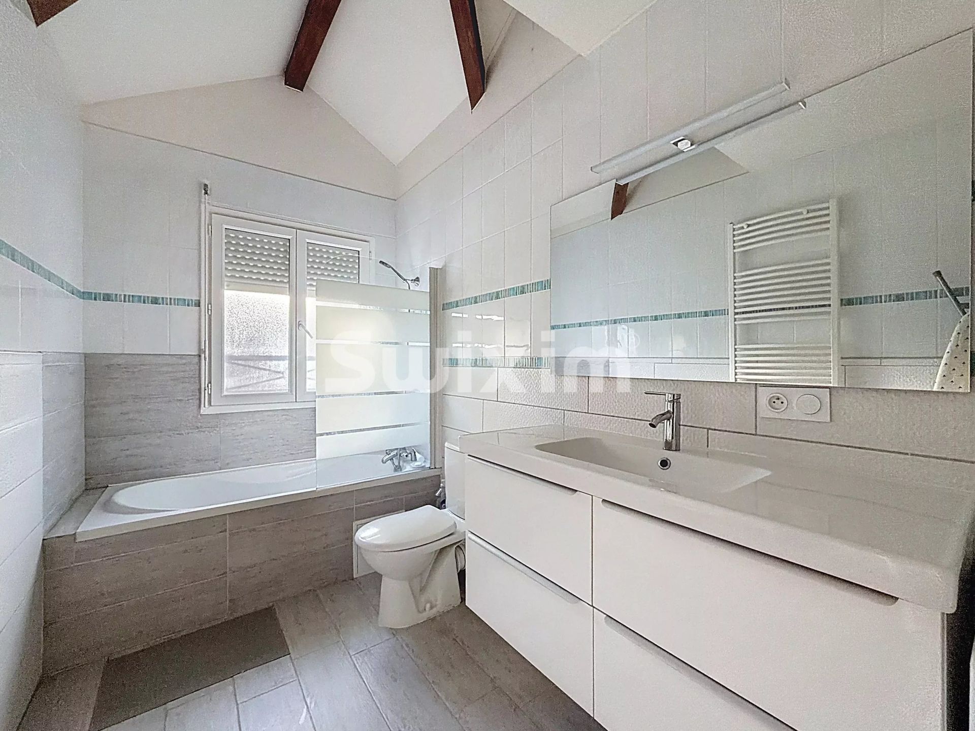 house 5 Rooms for sale on Sergy (01630)