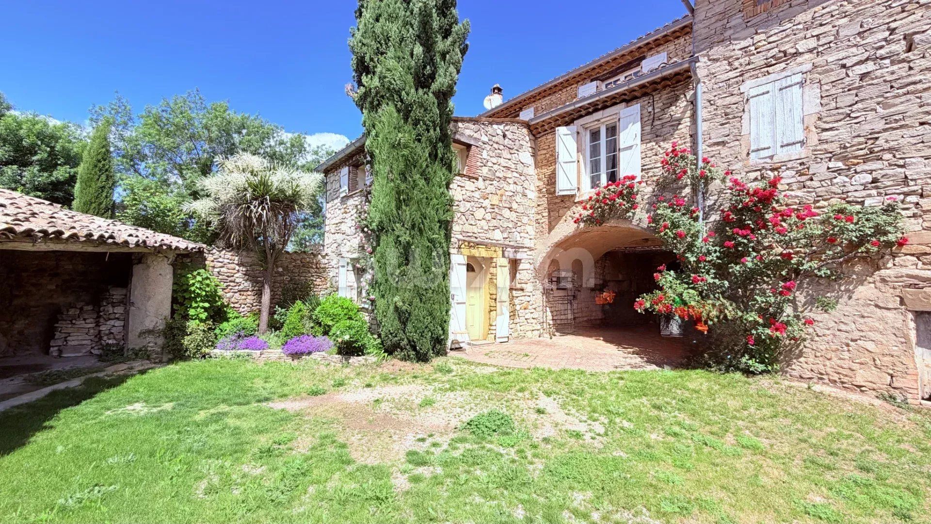 proprietà 11 Camere in vendita su Rivières (30430)