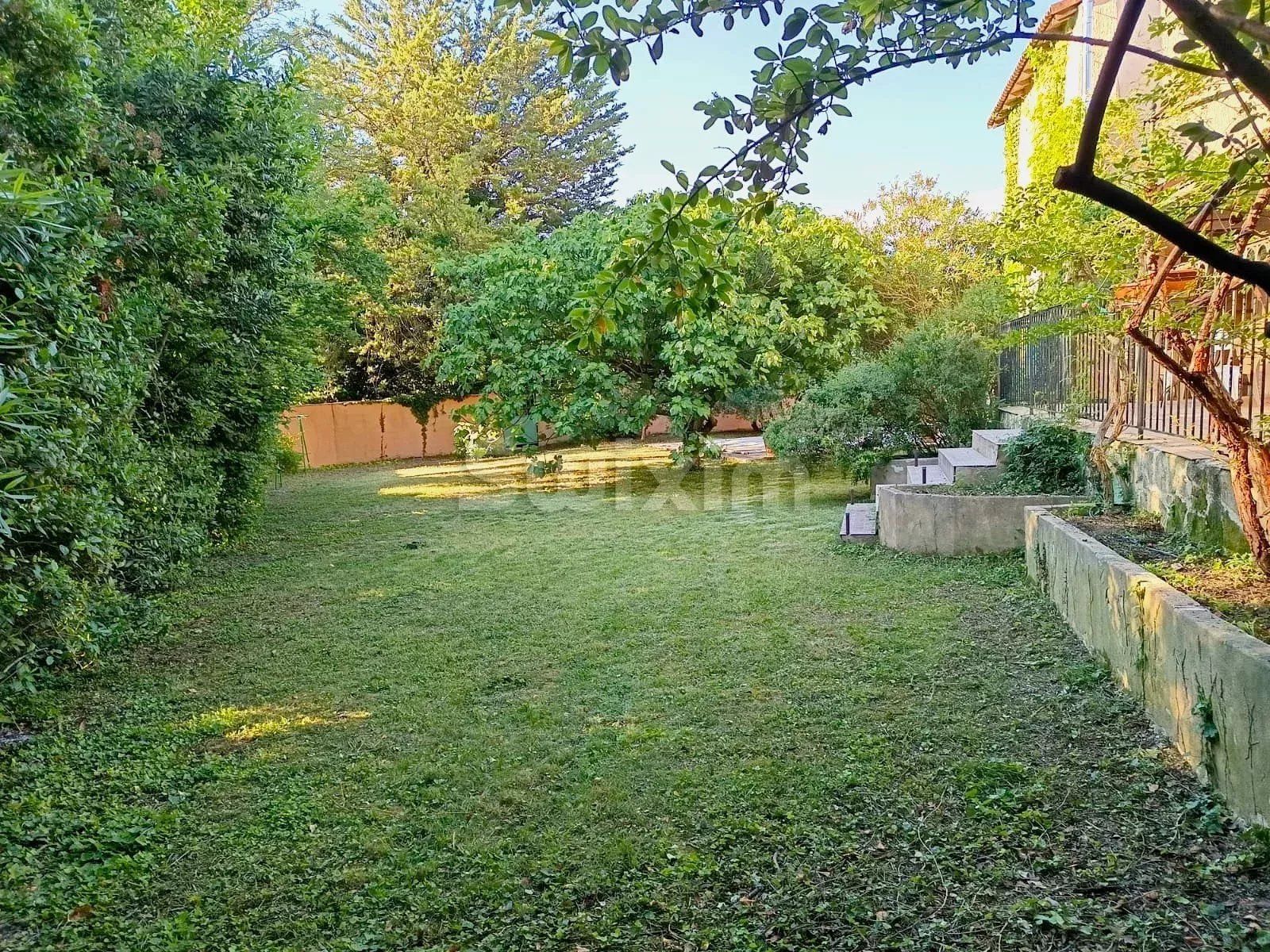 villa 8 Camere in vendita su Saint-Dionisy (30980)