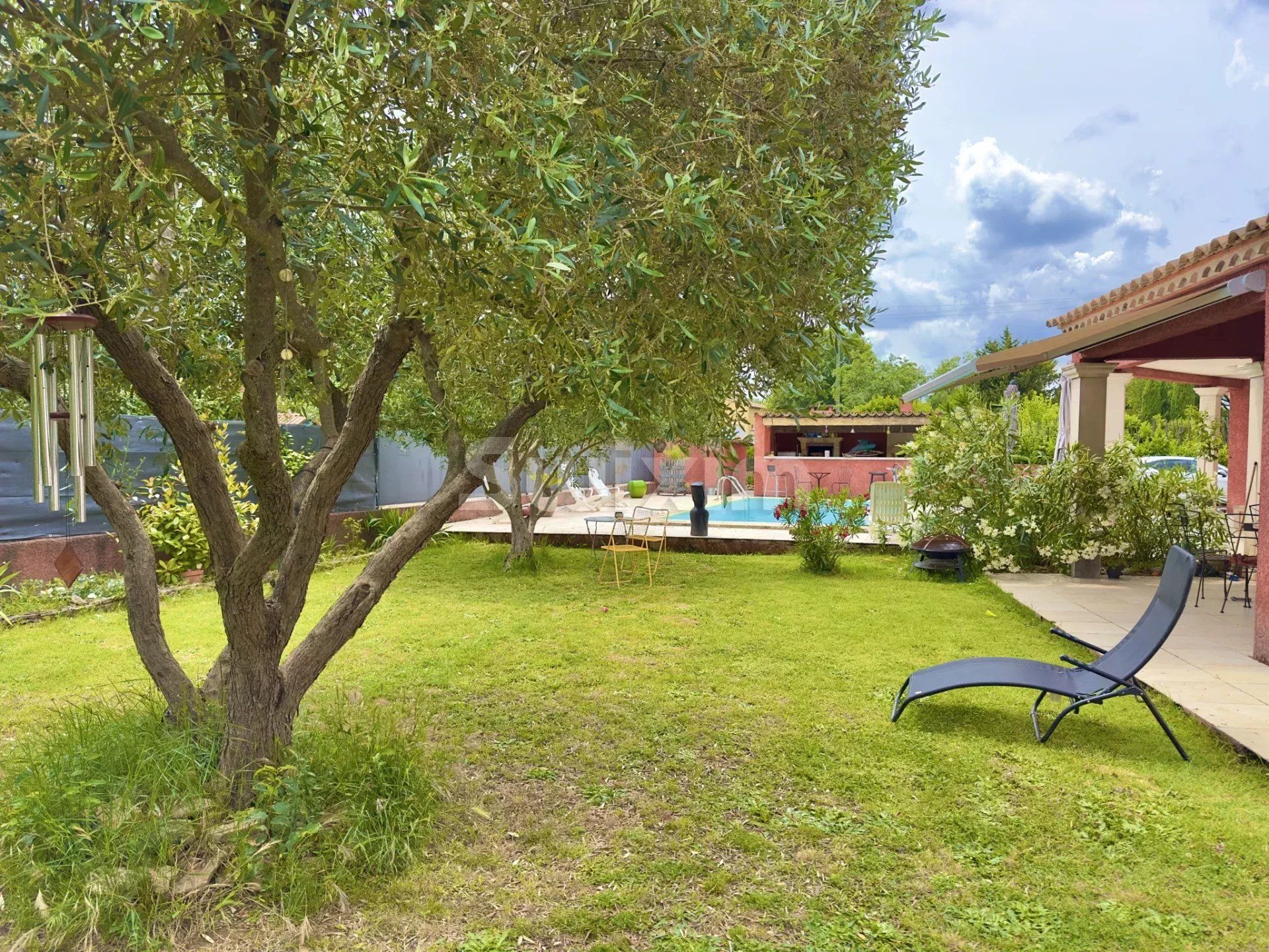 villa 6 Salas en venta en Collias (30210)