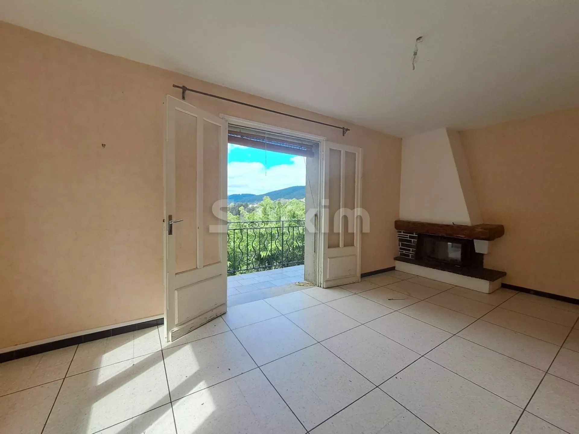 mas 14 Salas en venta en Planzolles (07230)