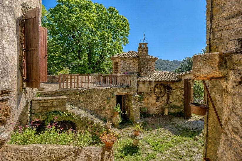 Venta Mas Saint-Paul-la-Coste 11&nbsp;Salas 272&nbsp;m²