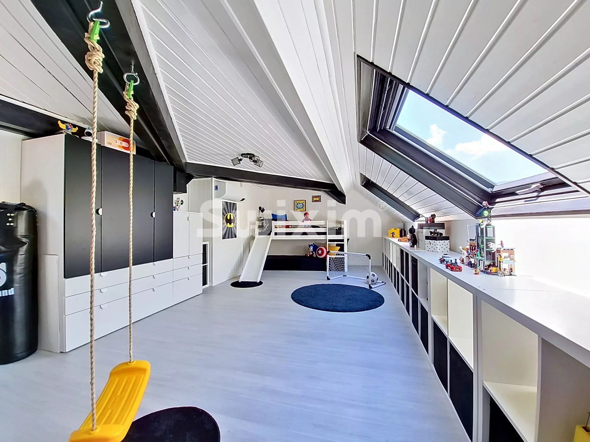 house 12 Rooms for sale on Valserhône (01200)