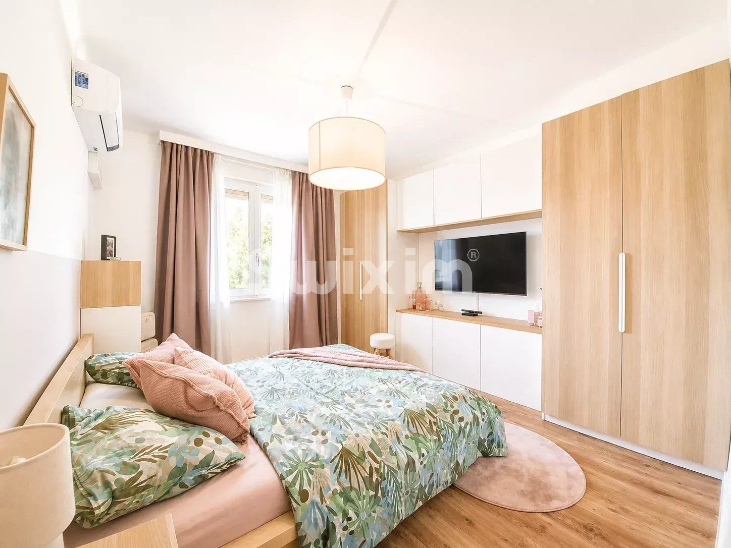 house 12 Rooms for sale on Valserhône (01200)