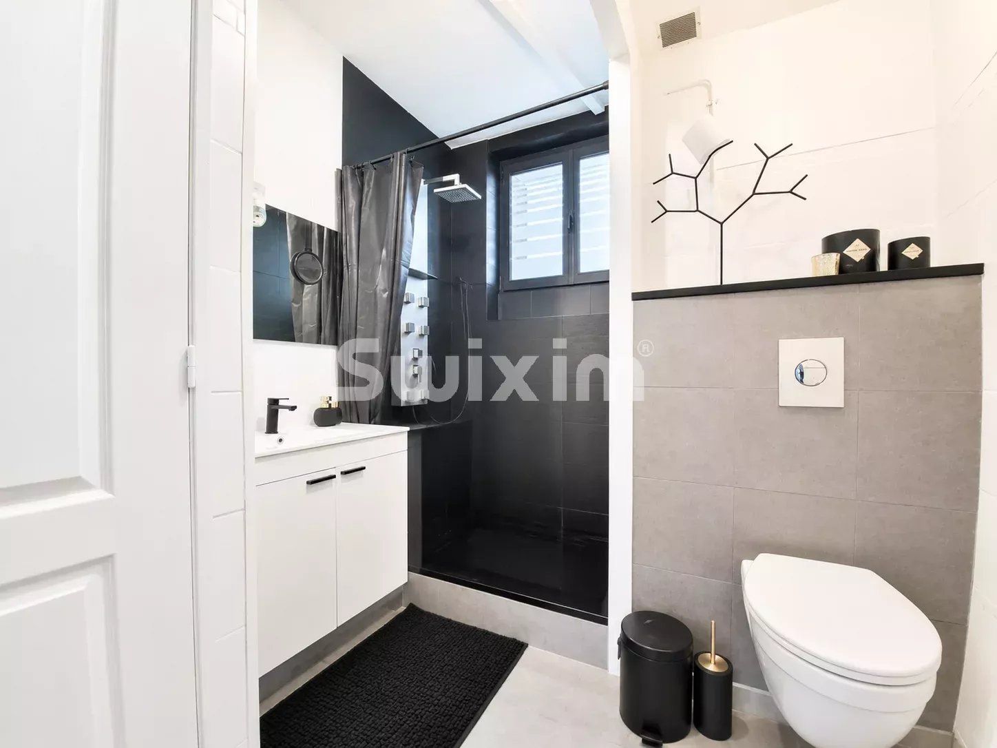 house 12 Rooms for sale on Valserhône (01200)