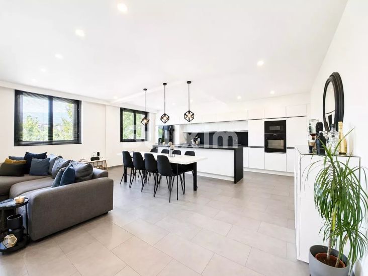 Sale House Valserhône 12&nbsp;Rooms 297&nbsp;m²