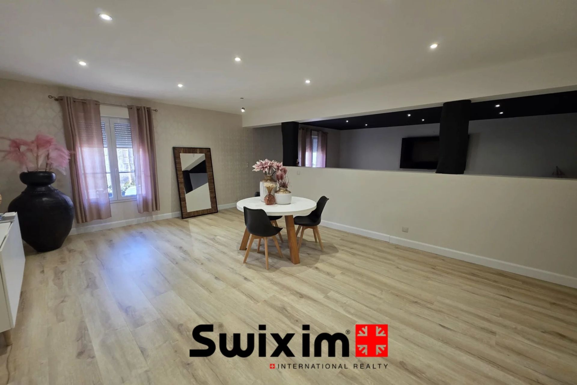 house 8 Rooms for sale on Saint-Estèphe (33180)