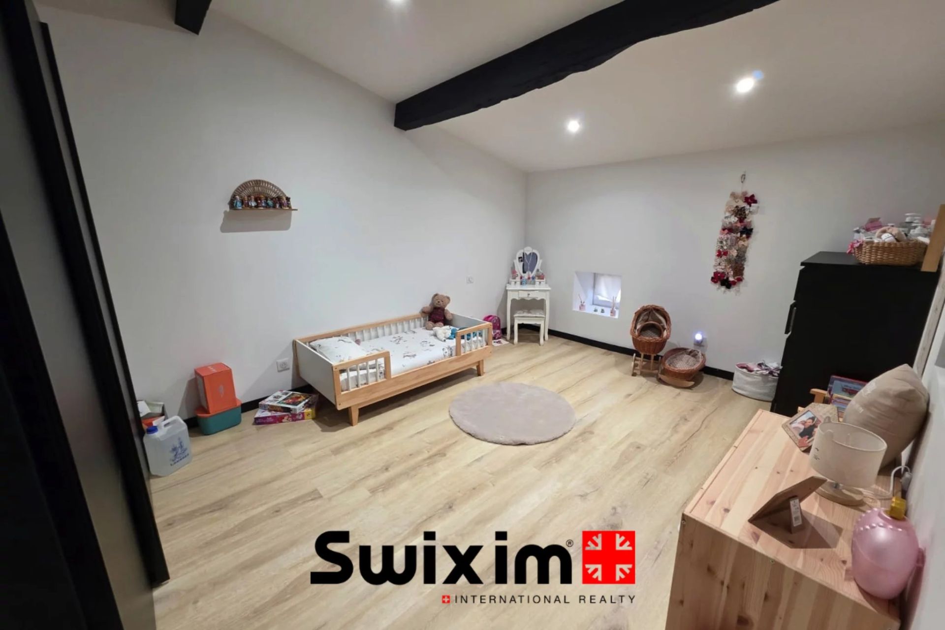 house 8 Rooms for sale on Saint-Estèphe (33180)