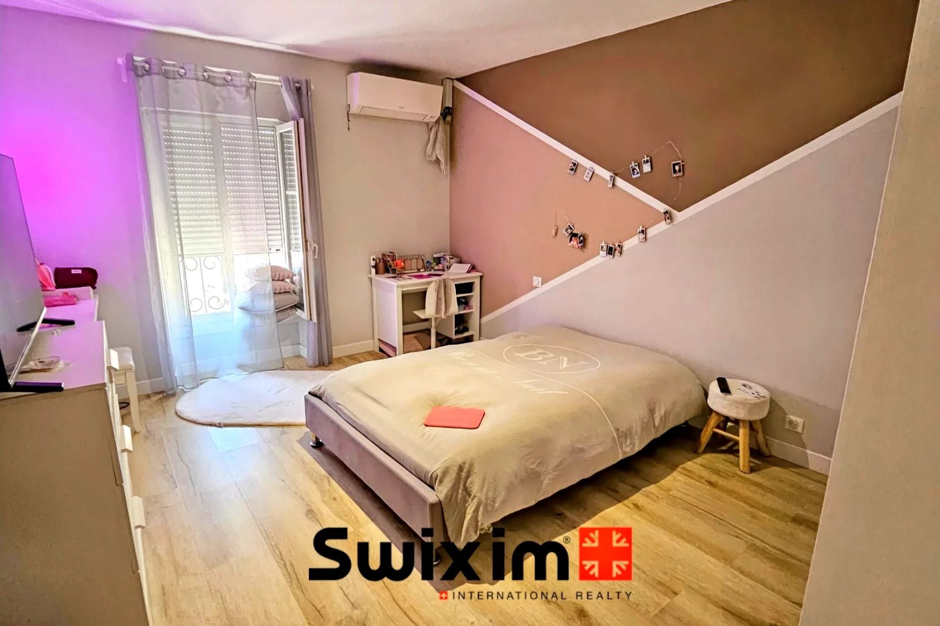 house 8 Rooms for sale on Saint-Estèphe (33180)