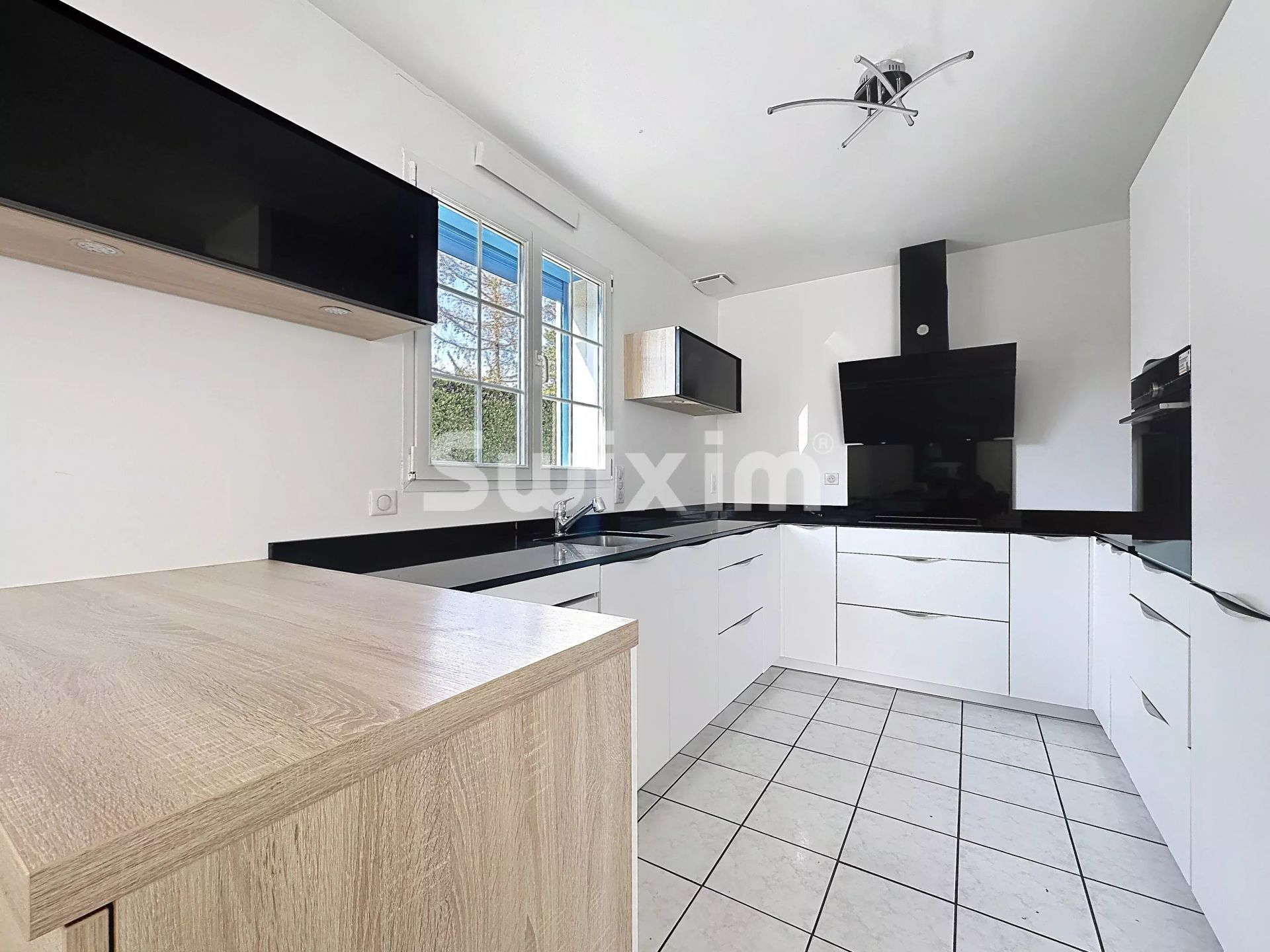 house 5 Rooms for sale on Saint-Genis-Pouilly (01630)