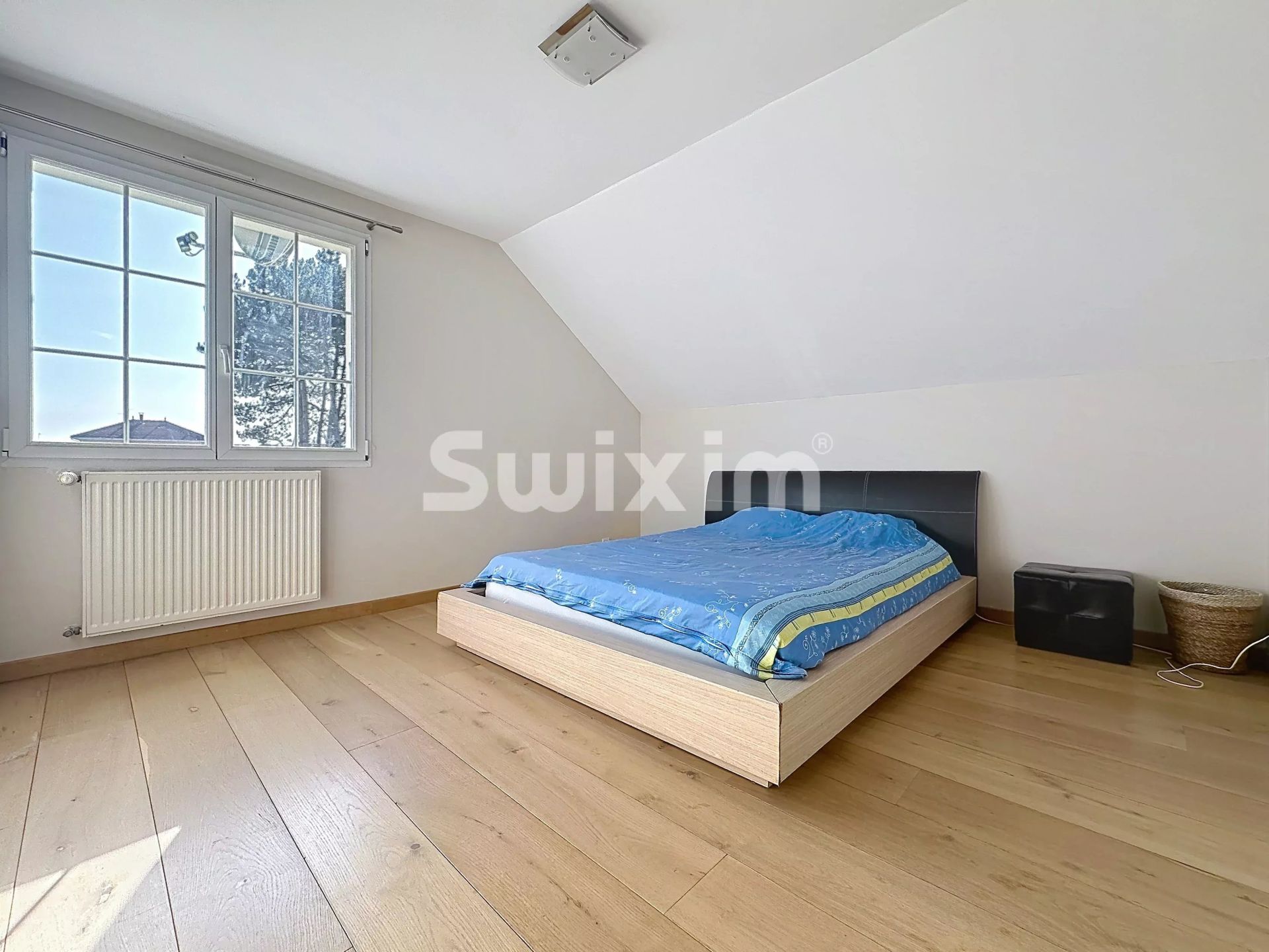 house 5 Rooms for sale on Saint-Genis-Pouilly (01630)