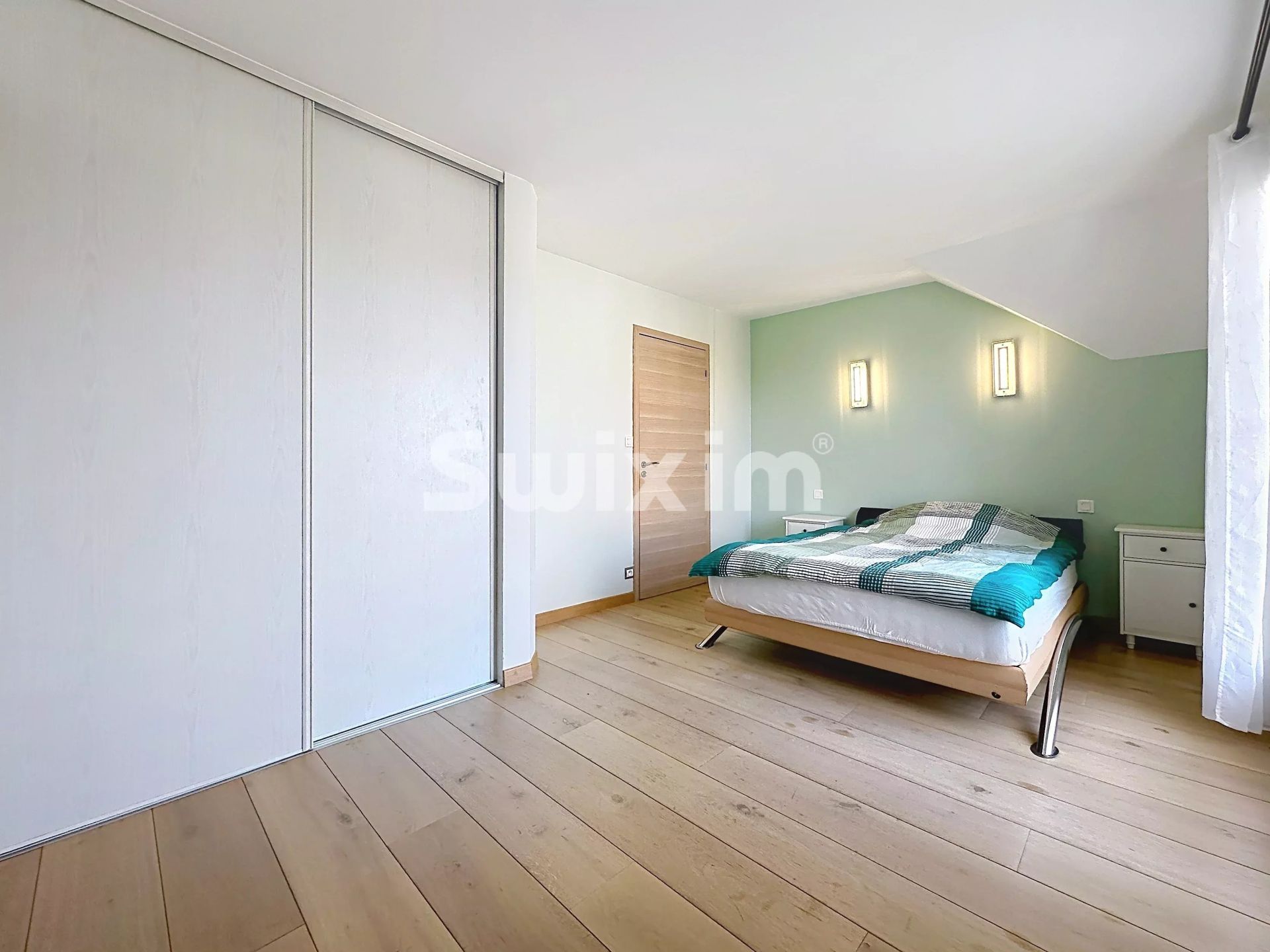 house 5 Rooms for sale on Saint-Genis-Pouilly (01630)