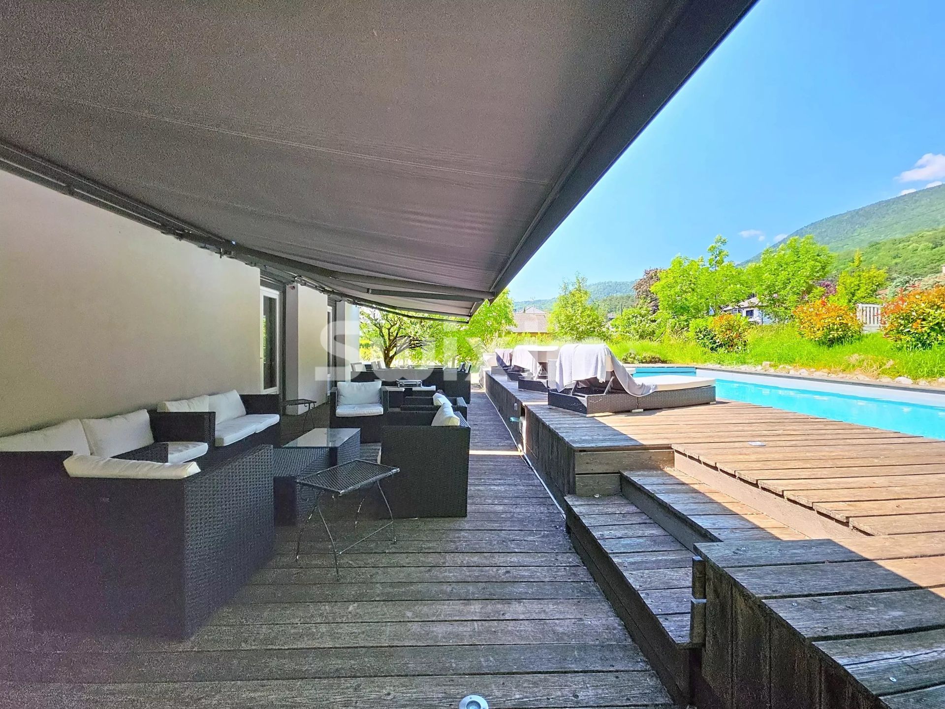 house 7 Rooms for sale on Divonne-les-Bains (01220)