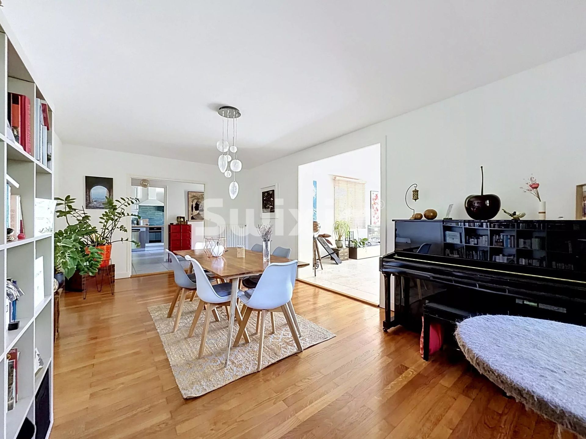 house 5 Rooms for sale on Grilly (01220)