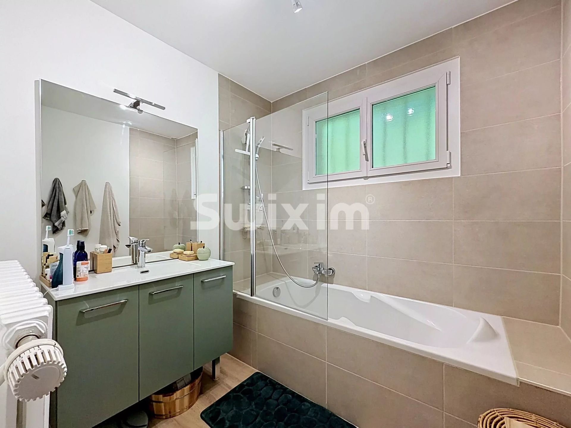 house 5 Rooms for sale on Grilly (01220)