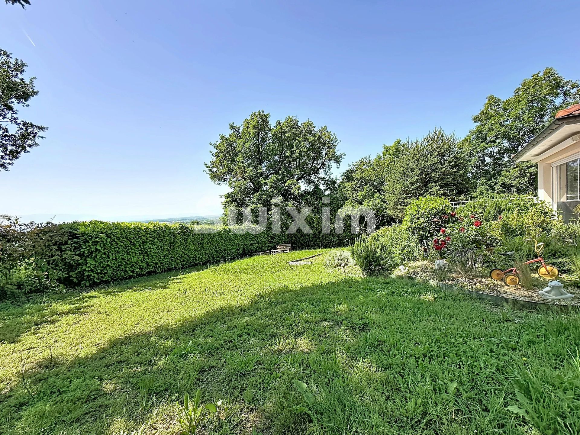 house 5 Rooms for sale on Grilly (01220)
