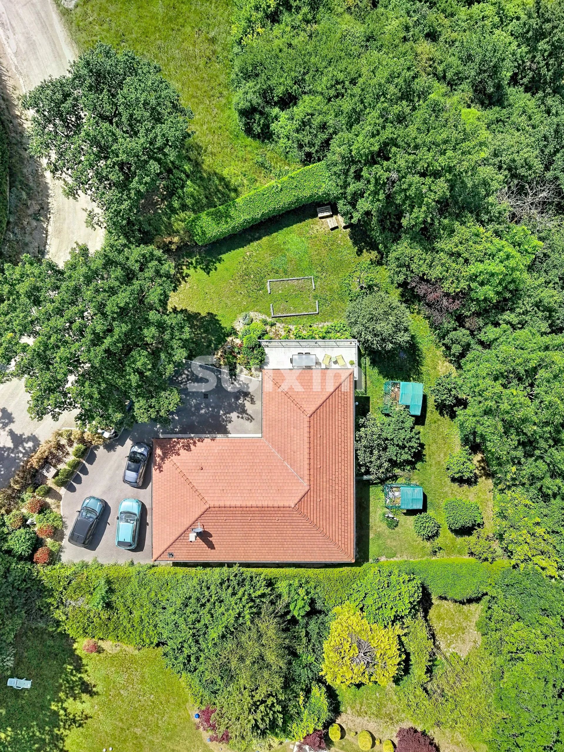 house 5 Rooms for sale on Grilly (01220)