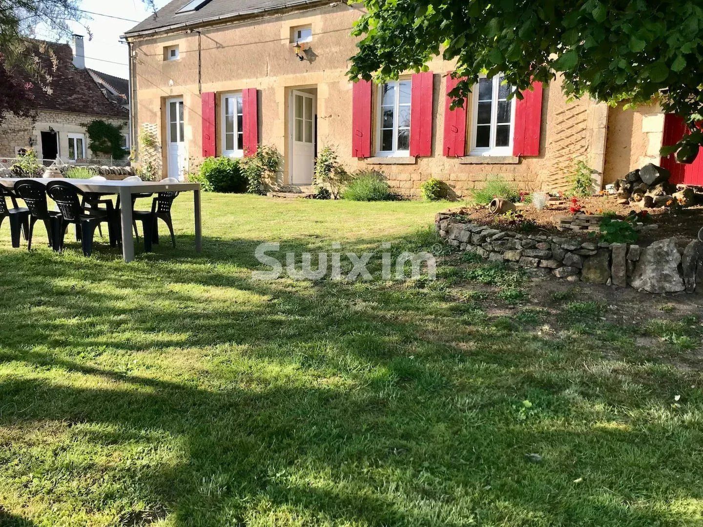 house 4 Rooms for sale on Saint-Révérien (58420)