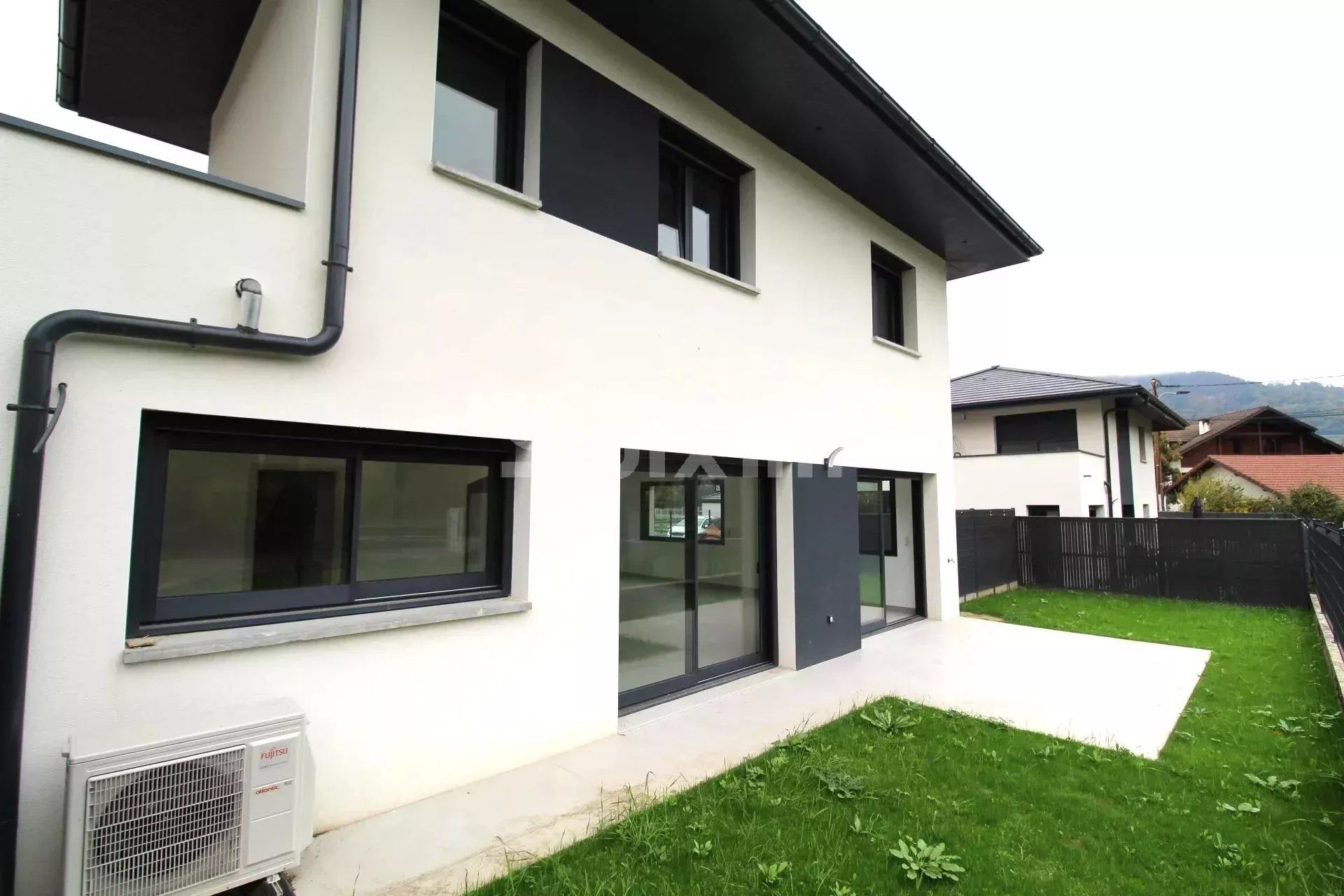 house 4 Rooms for sale on Scionzier (74950)