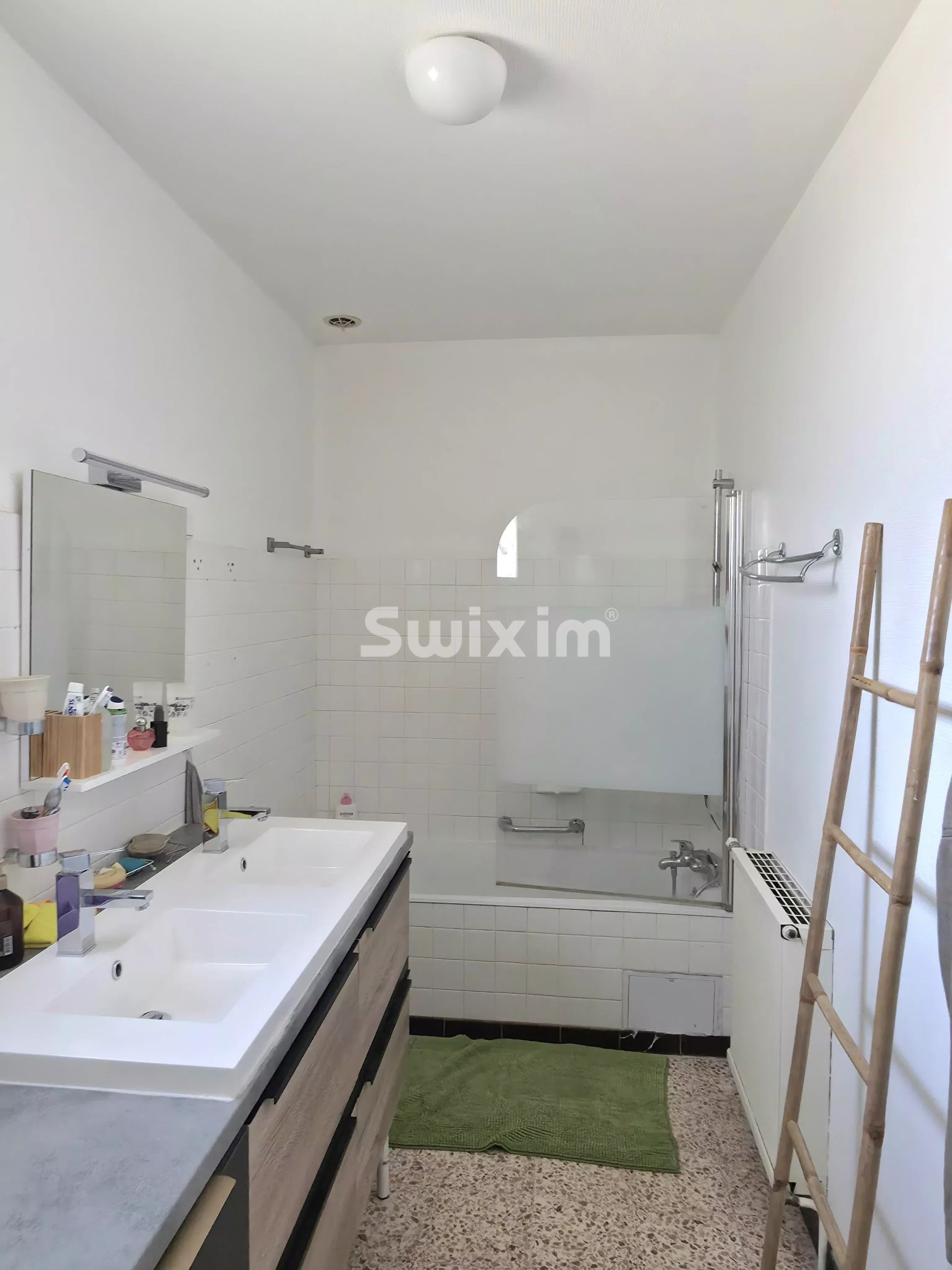 house 4 Rooms for sale on Valréas (84600)