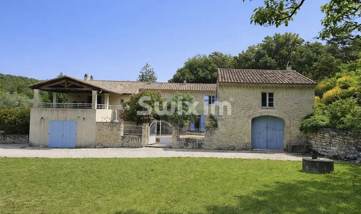 mas 11 Camere in vendita su Grignan (26230)