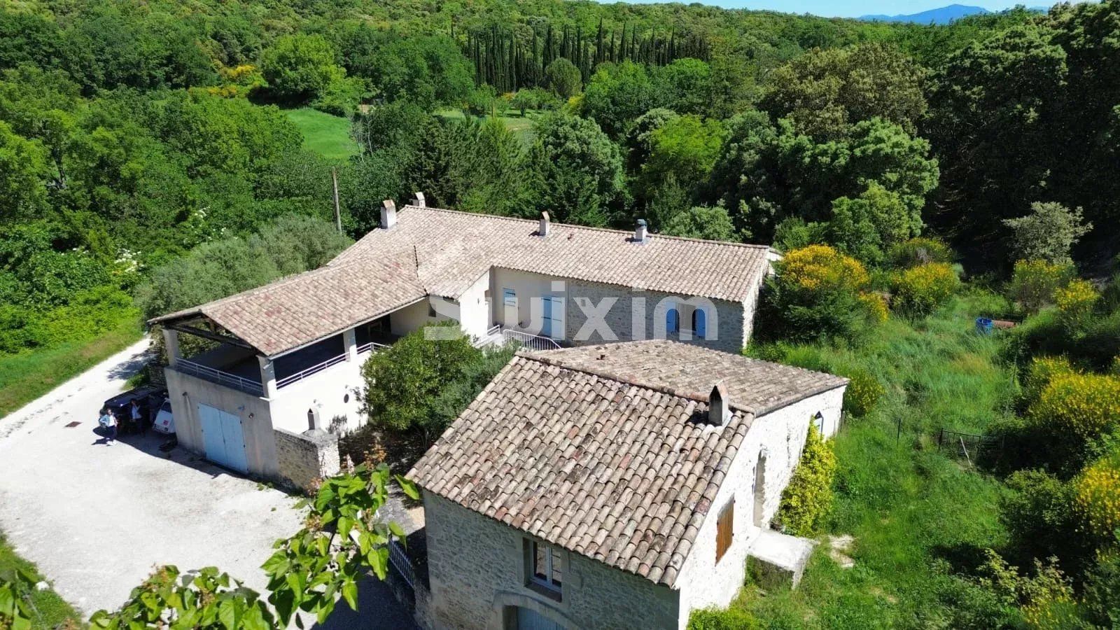 mas 11 Camere in vendita su Grignan (26230)