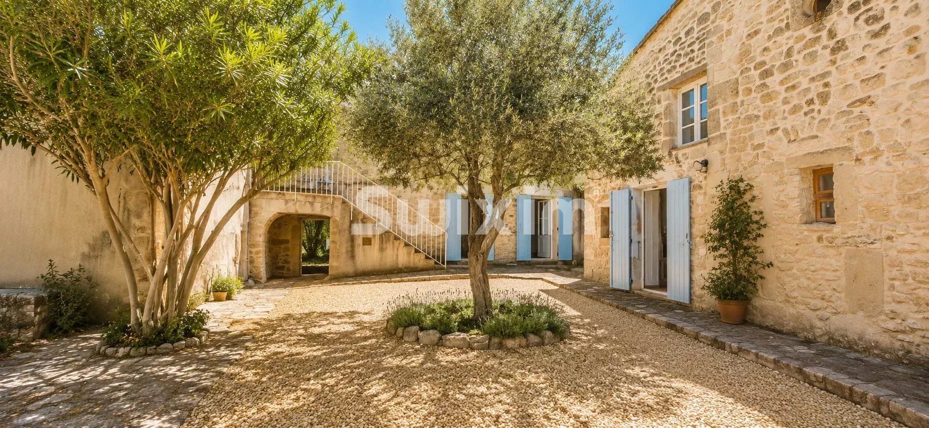 mas 11 Camere in vendita su Grignan (26230)
