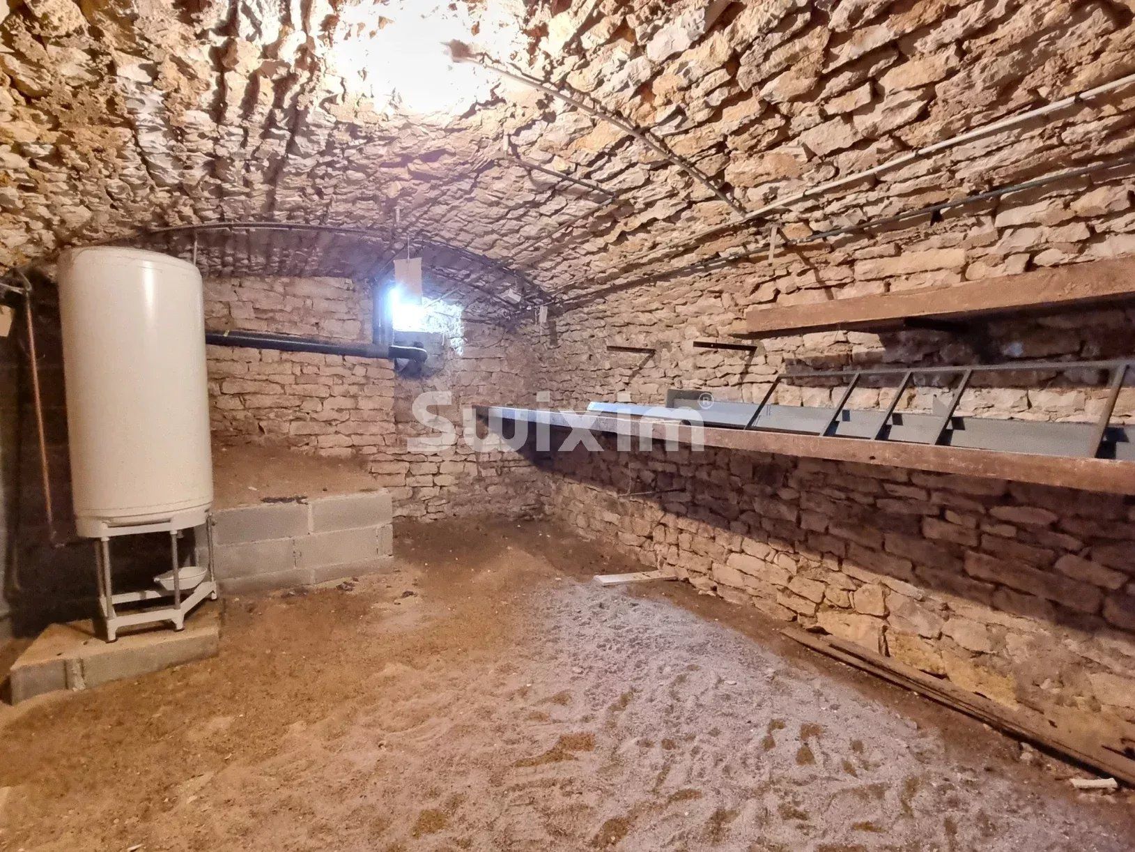casa 6 Camere in vendita su Pousseaux (58500)