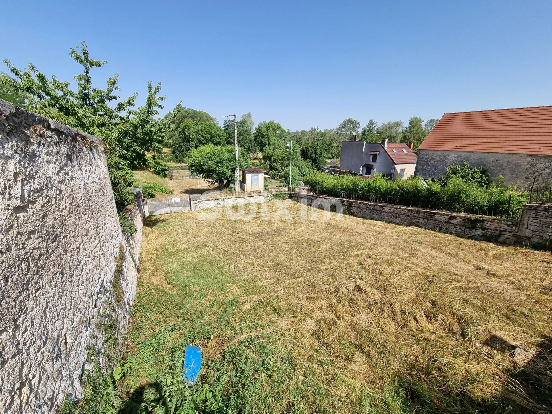 casa 6 Camere in vendita su Pousseaux (58500)
