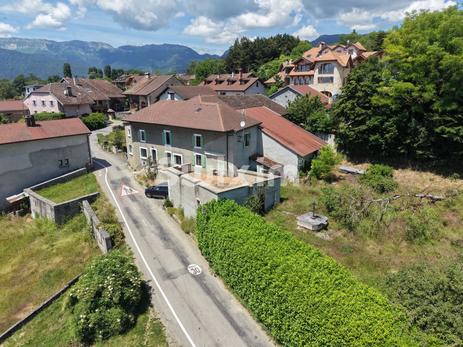 casa 7 Camere in vendita su Grilly (01220)
