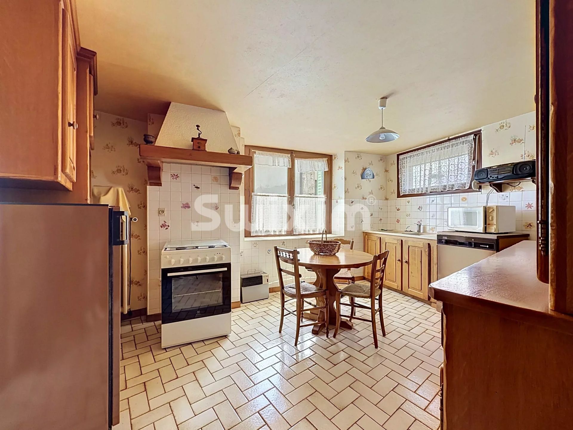 casa 7 Camere in vendita su Grilly (01220)