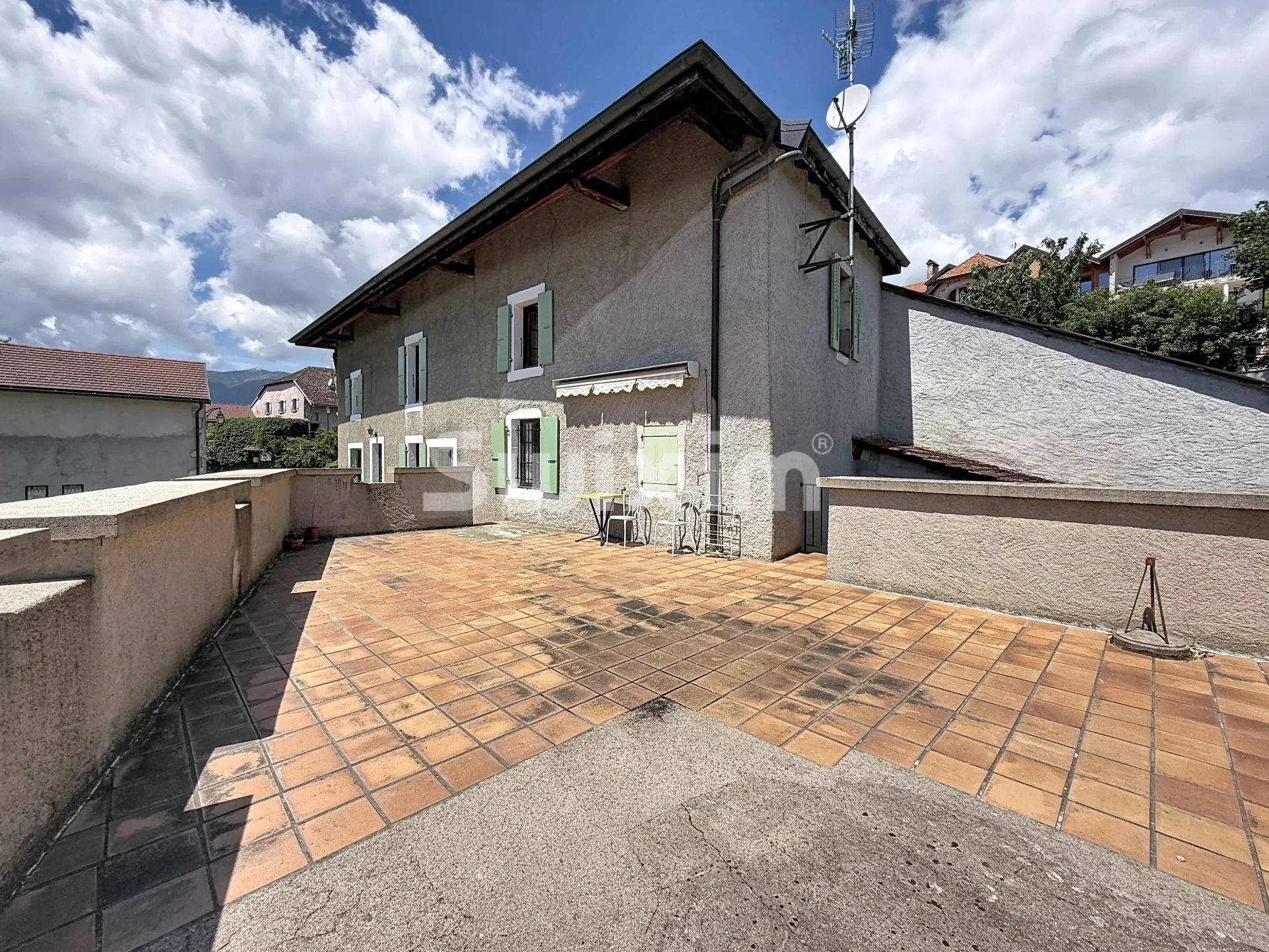 casa 7 Camere in vendita su Grilly (01220)