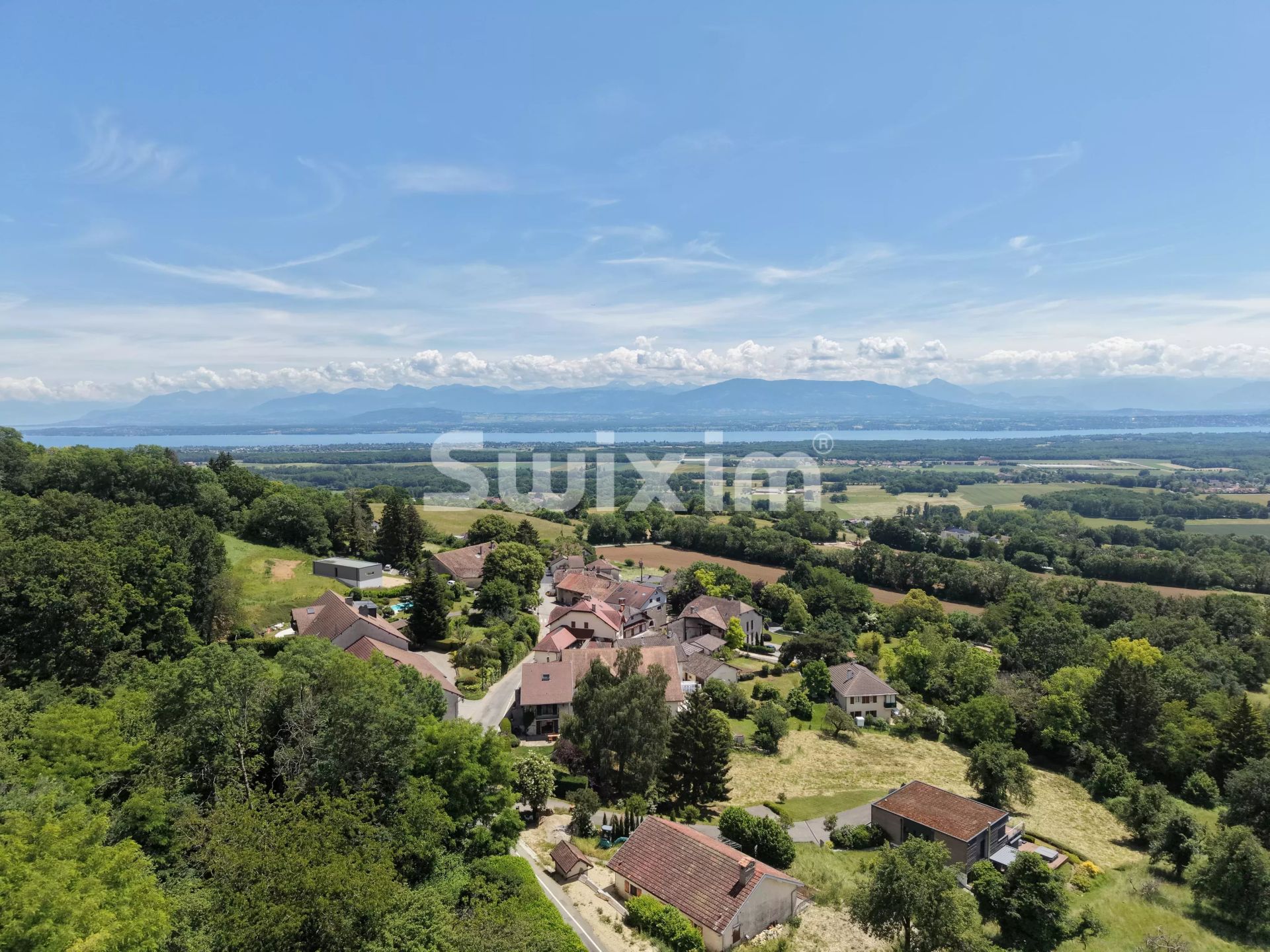 casa 7 Camere in vendita su Grilly (01220)