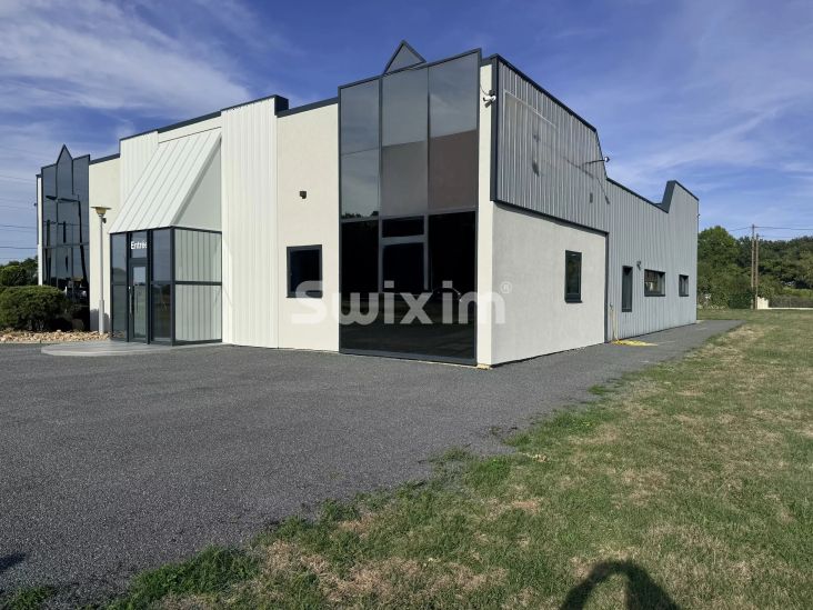Location Entrepôt Saint-Étienne-du-Bois 4&nbsp;Pièces 360&nbsp;m²